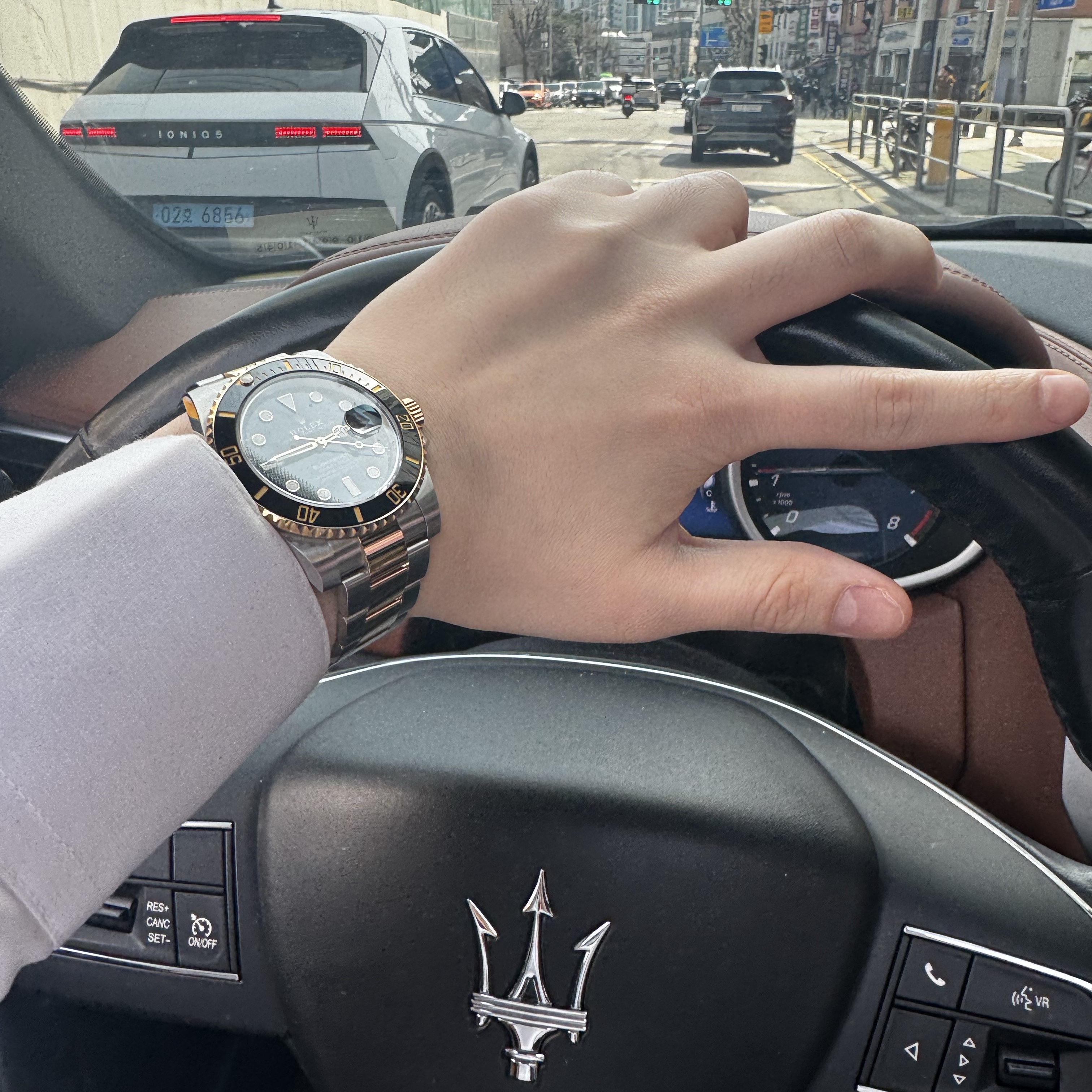 Rolex Submariner Date 40mm 116613LN Black Oyster 착용 스타일