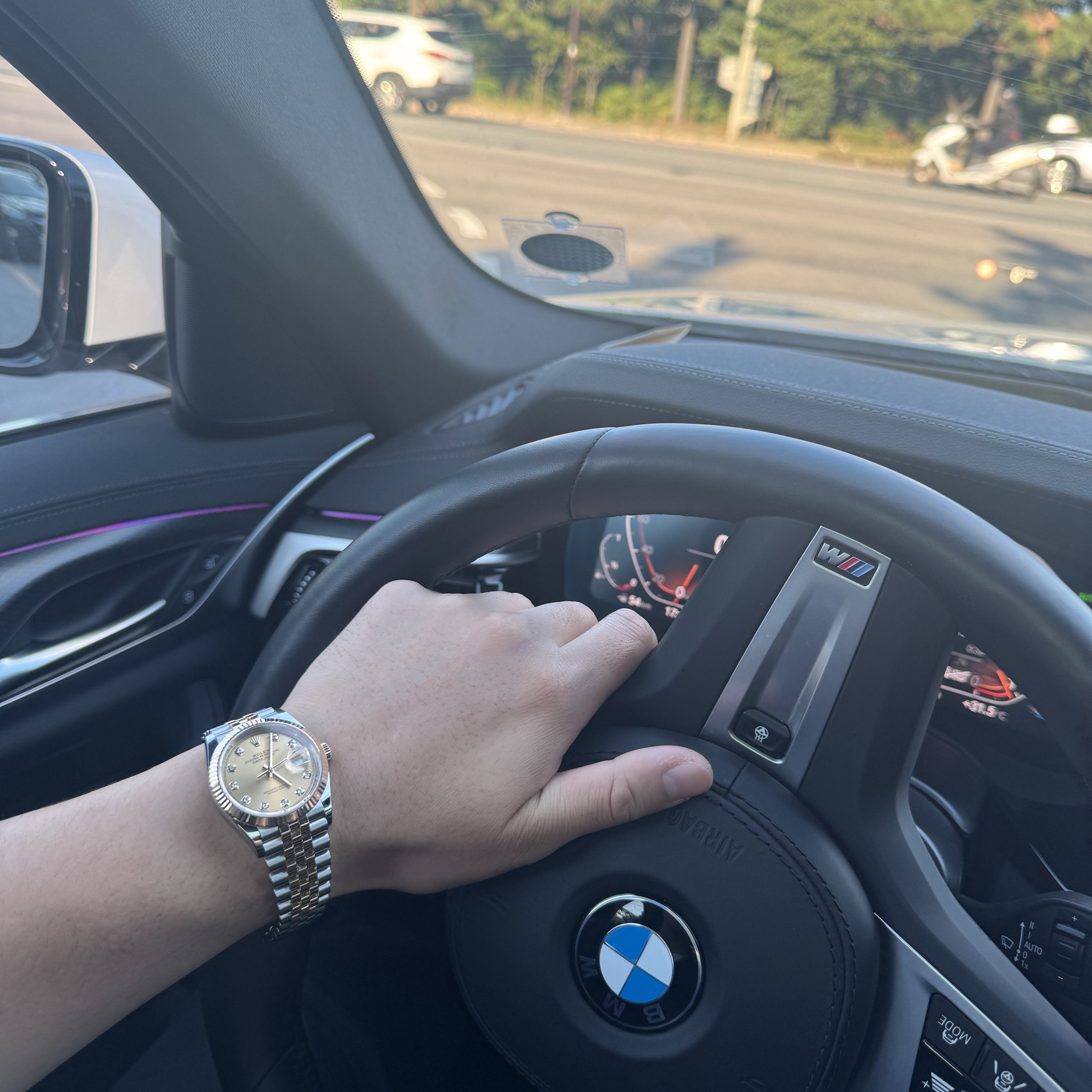 Rolex Datejust 36mm 126233 Champagne Diamond-Set Jubilee 착용 스타일 - 3