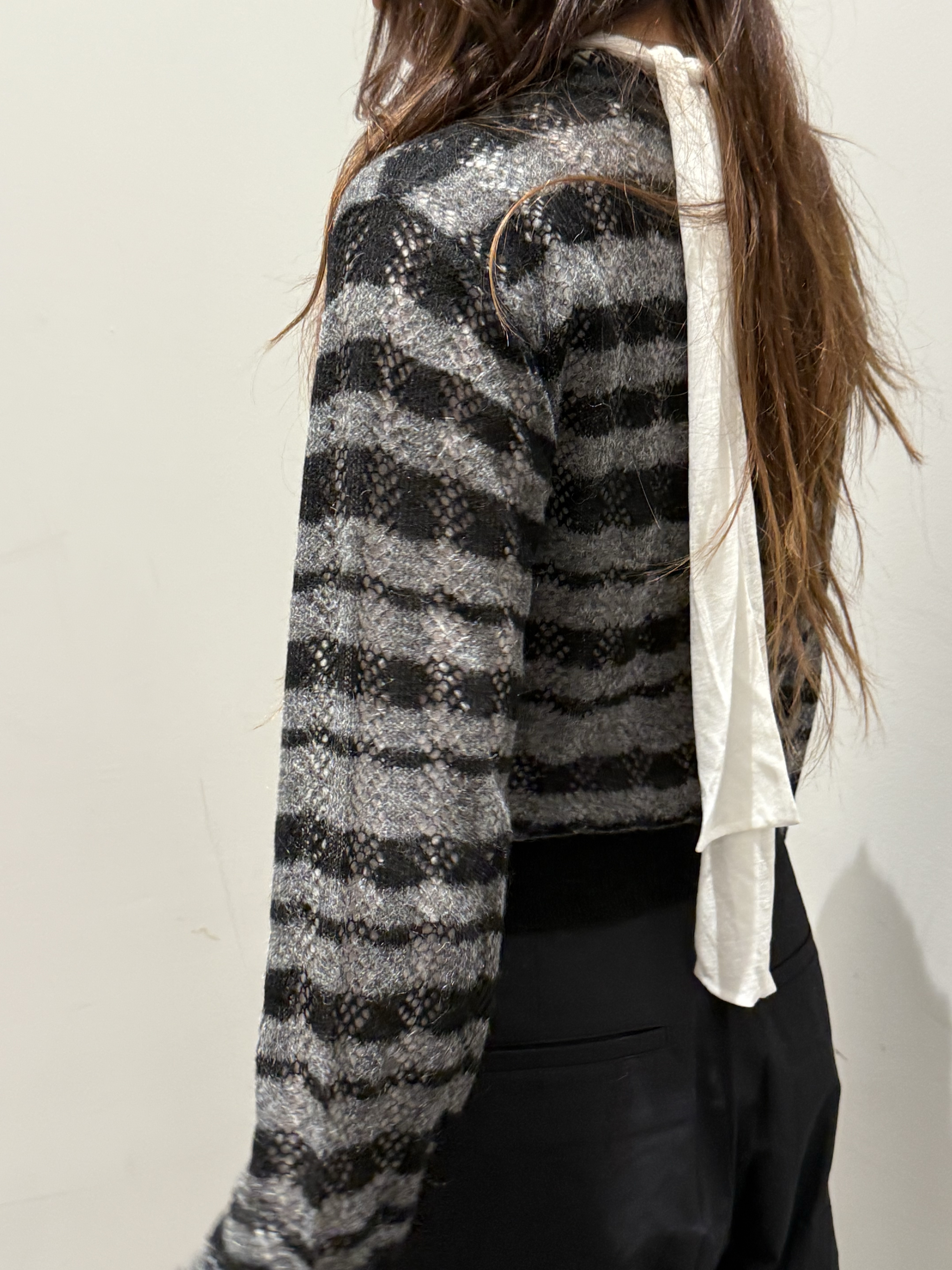 Perverze Women Thick Stripe Knit Cardigan Black - 25FW, Beautiful People Women Cotton Sheer Jersey Neck Bow Top White - 25SS 착용 스타일 - 1