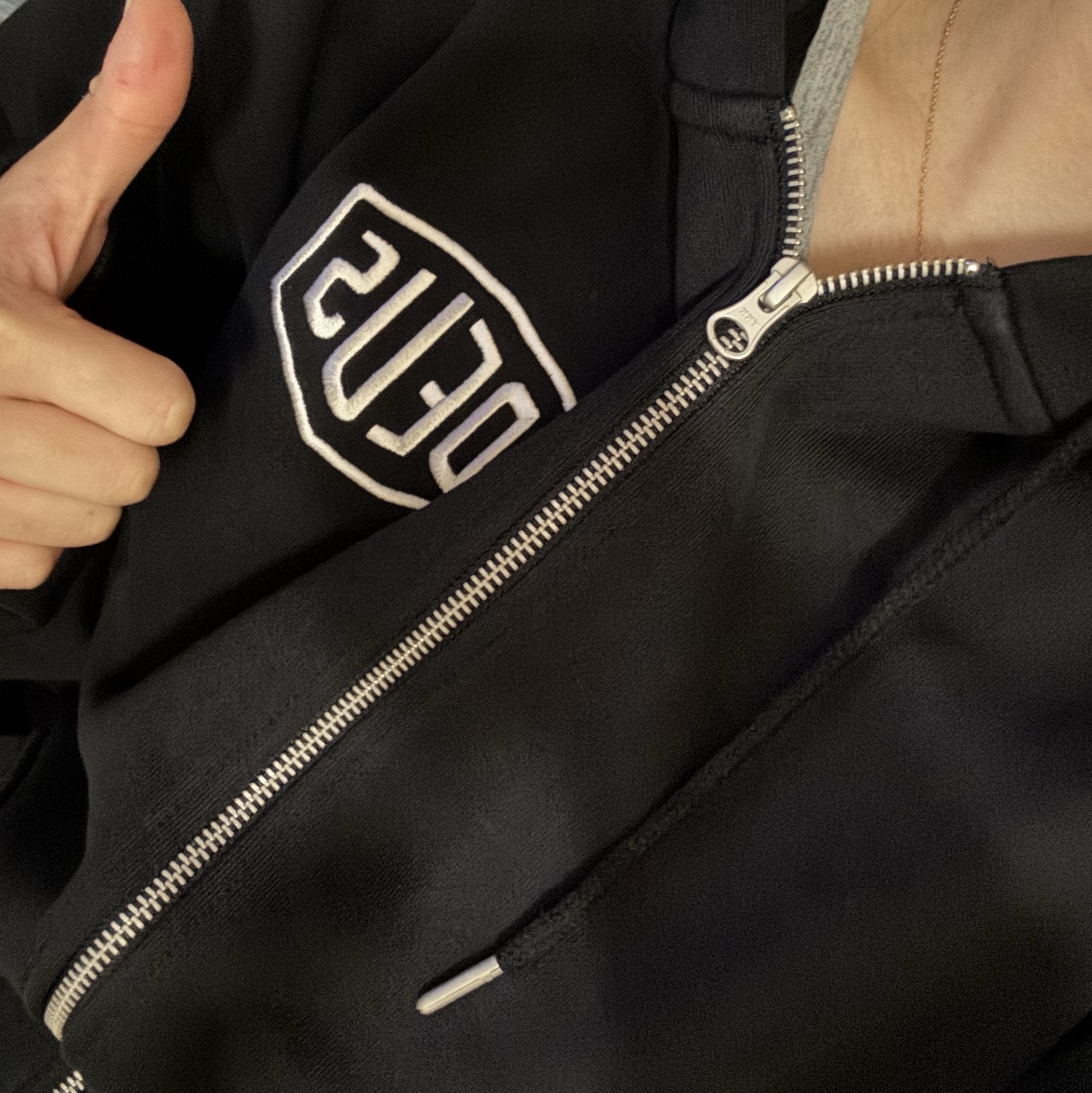 Deus Ex Machina College Address Zip-Up Hoodie Black 착용 스타일