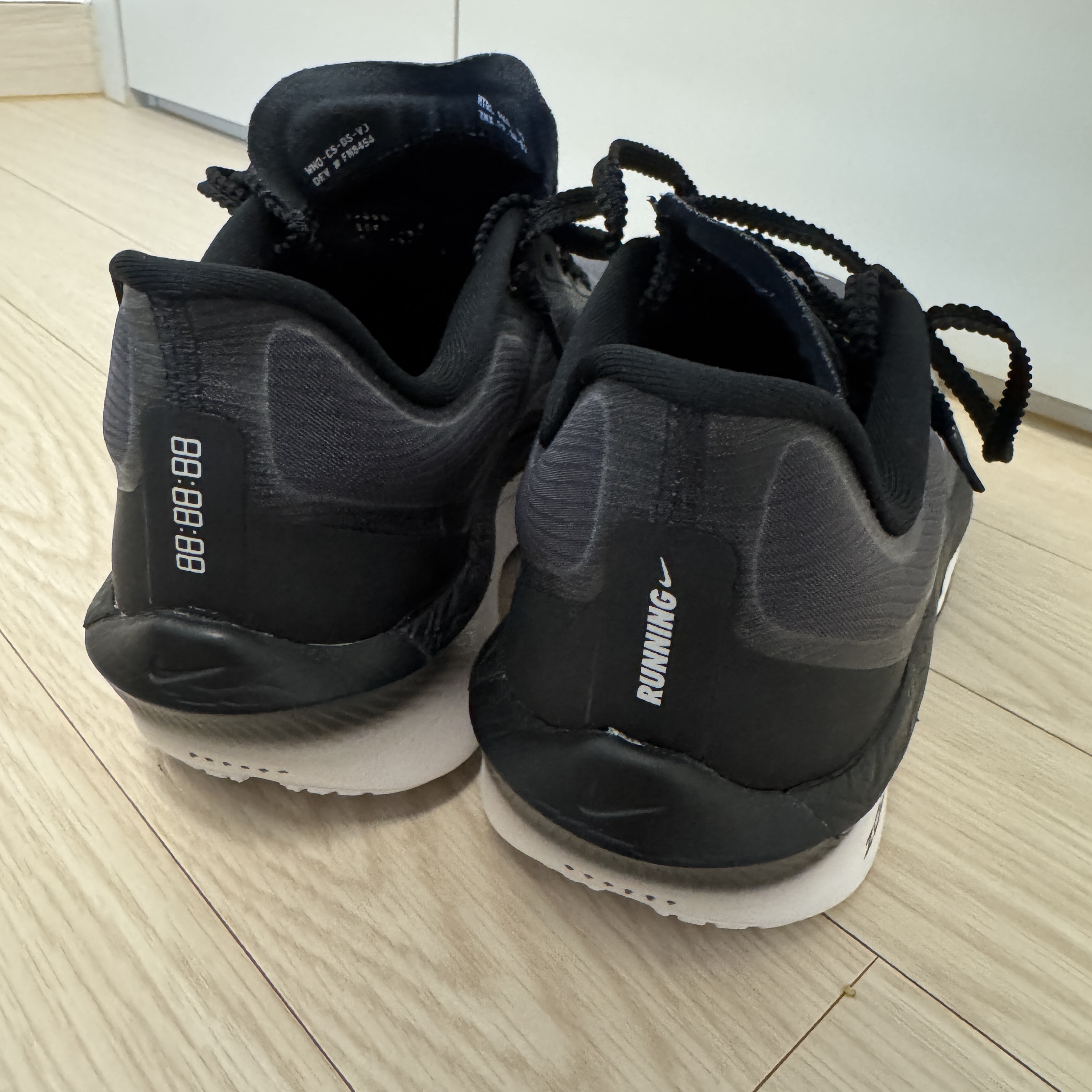 Nike Zoom Fly 6 Black Light Smoke Grey 착용 스타일 - 2