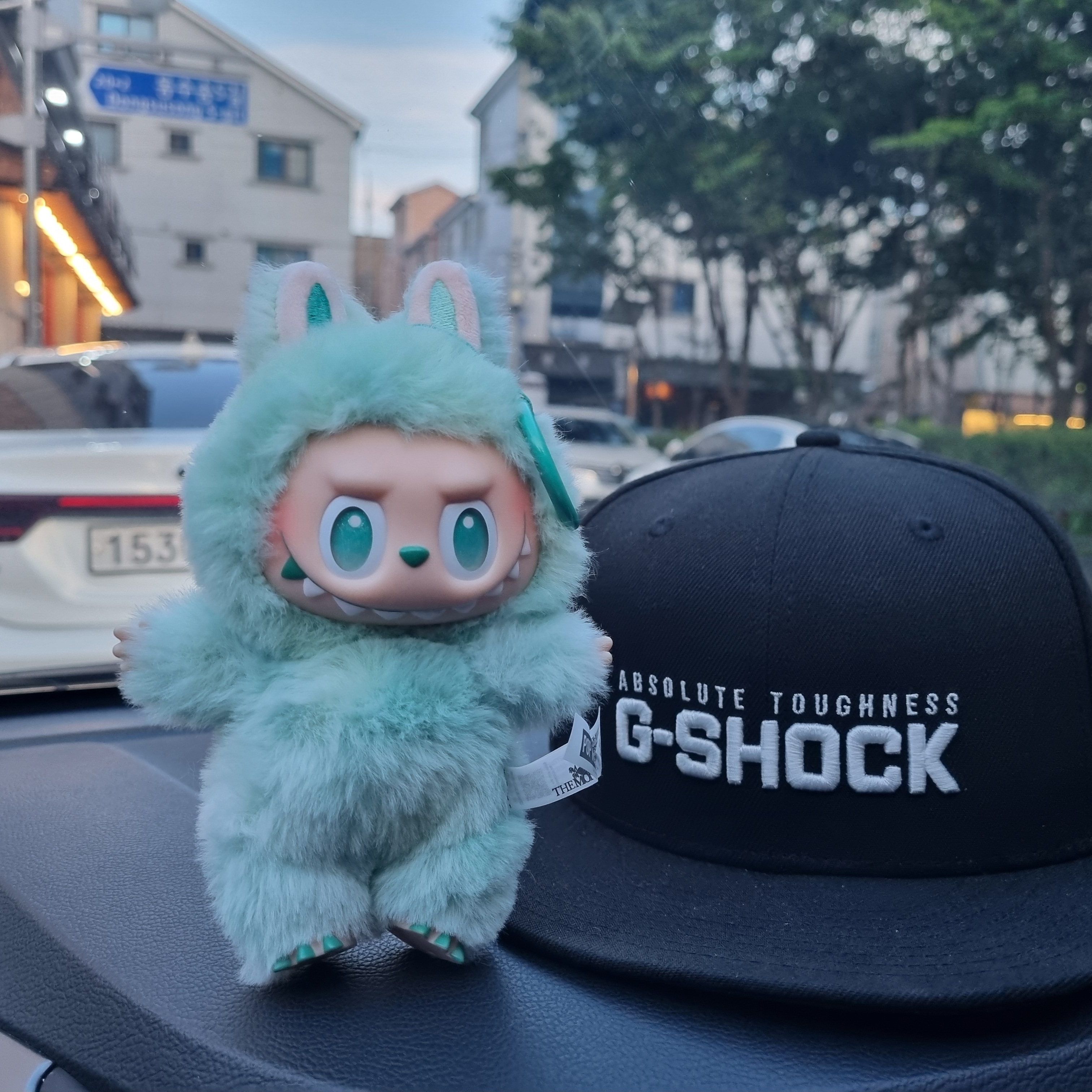 Pop Mart Labubu The Monsters Highlight Series Serenity Keyring (Opened Case) 착용 스타일