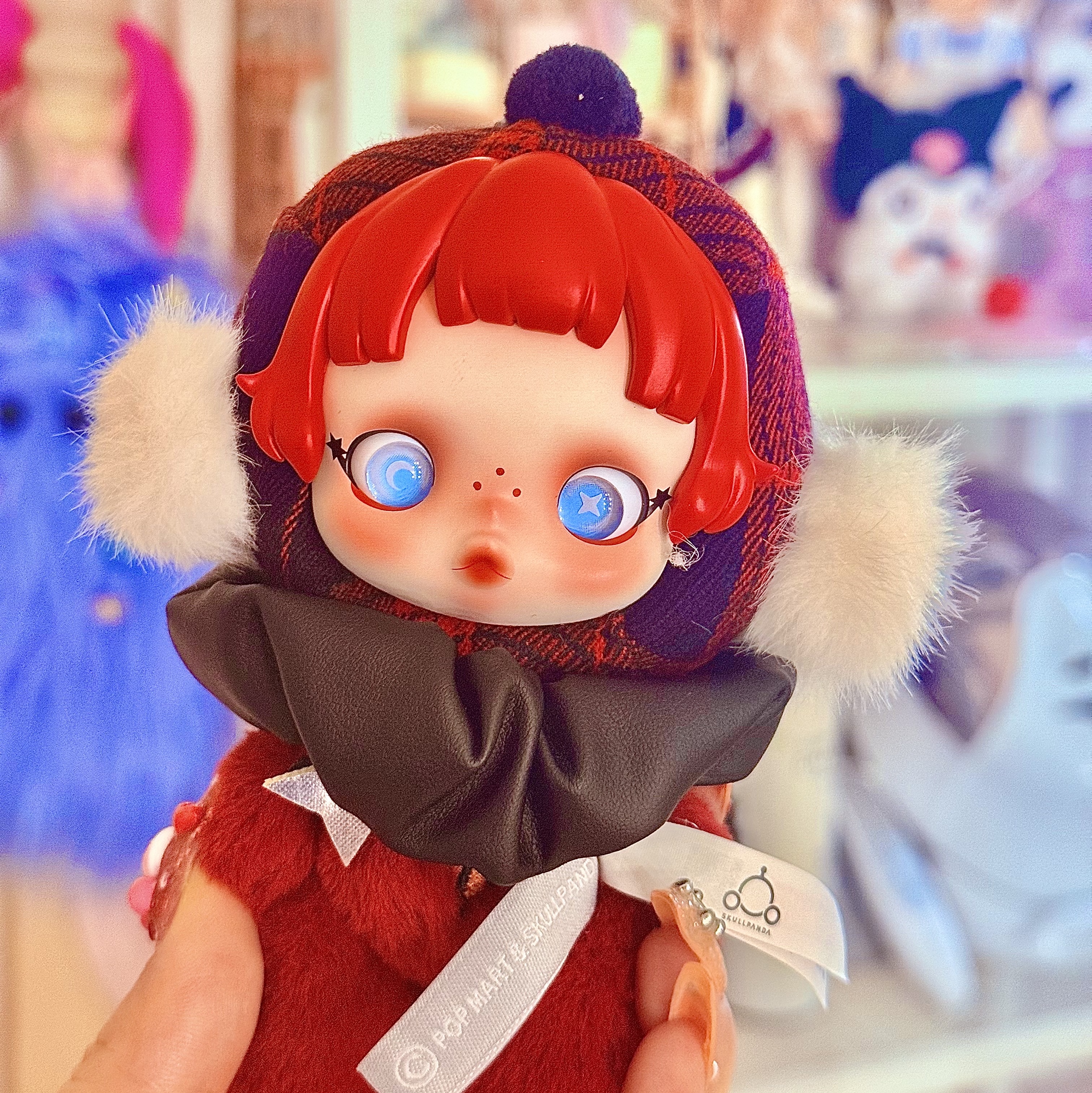 Pop Mart Skullpanda Winter Symphony Series Keyring Rock On (Opened Case) 착용 스타일
