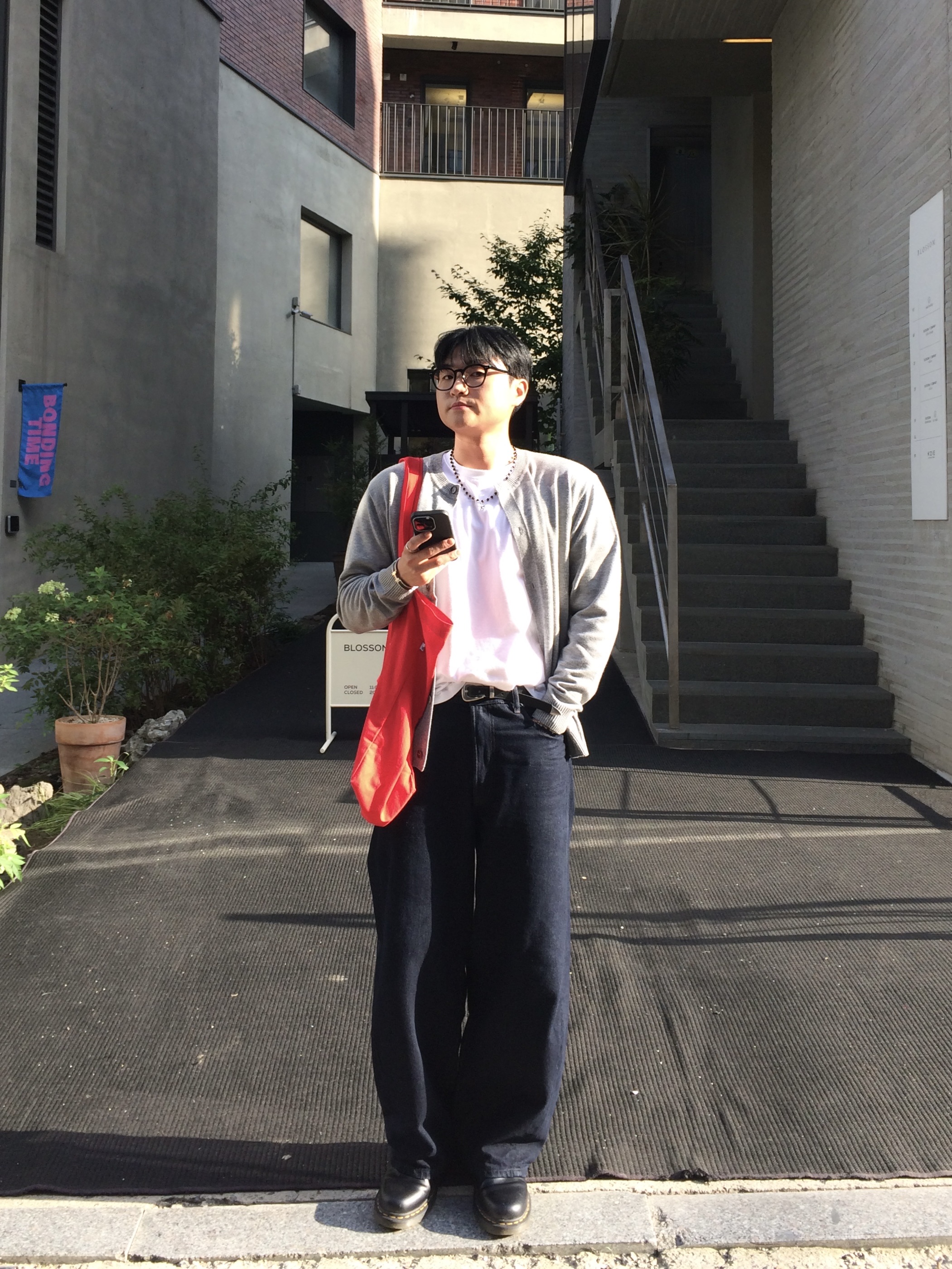 Depc Logo Eco Bag Red, Dr. Martens 1461 Smooth Black 착용 스타일 - 2