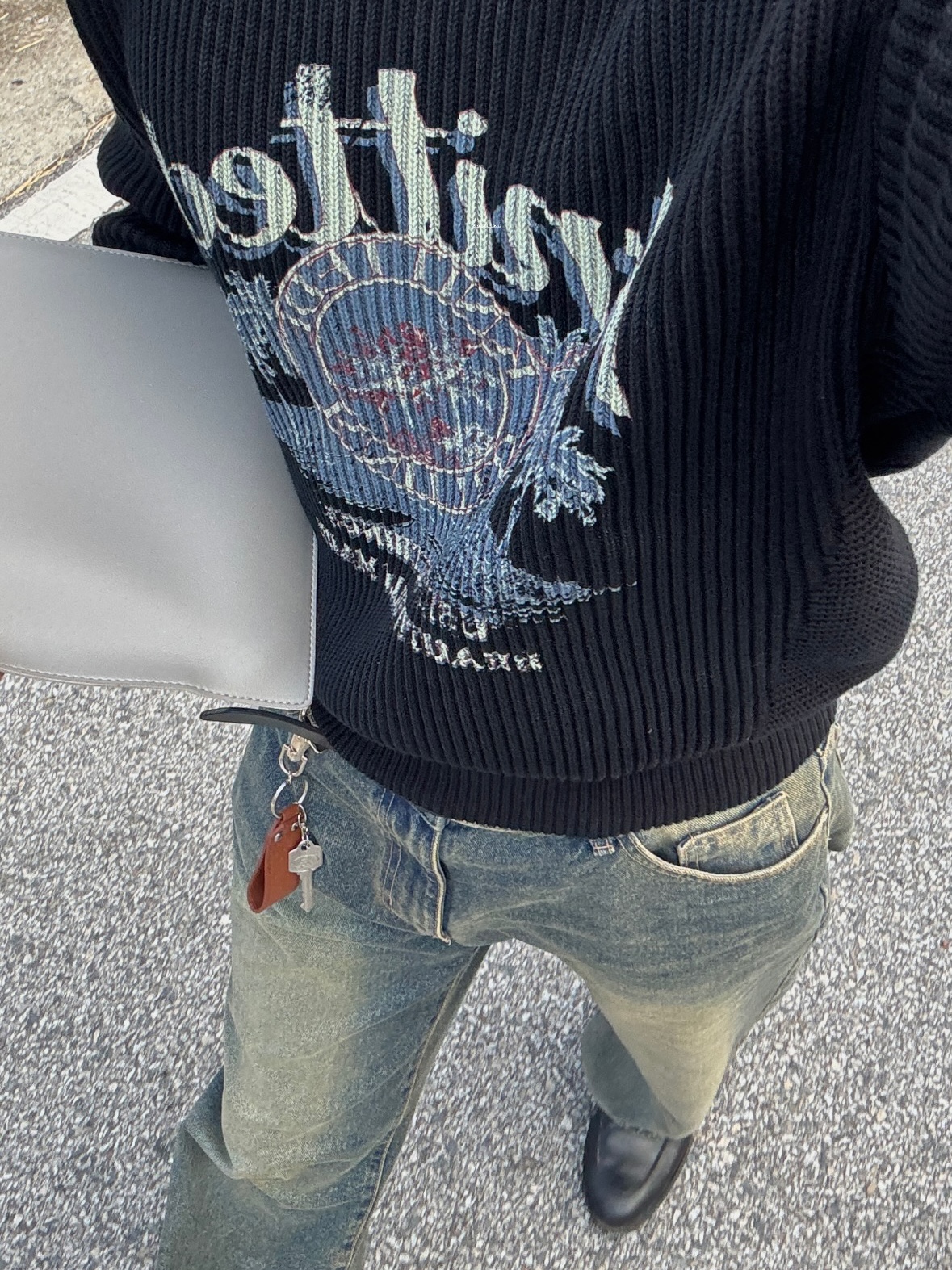 Knitted Vintage Palmtree Minimal Round Knit Black 착용 스타일