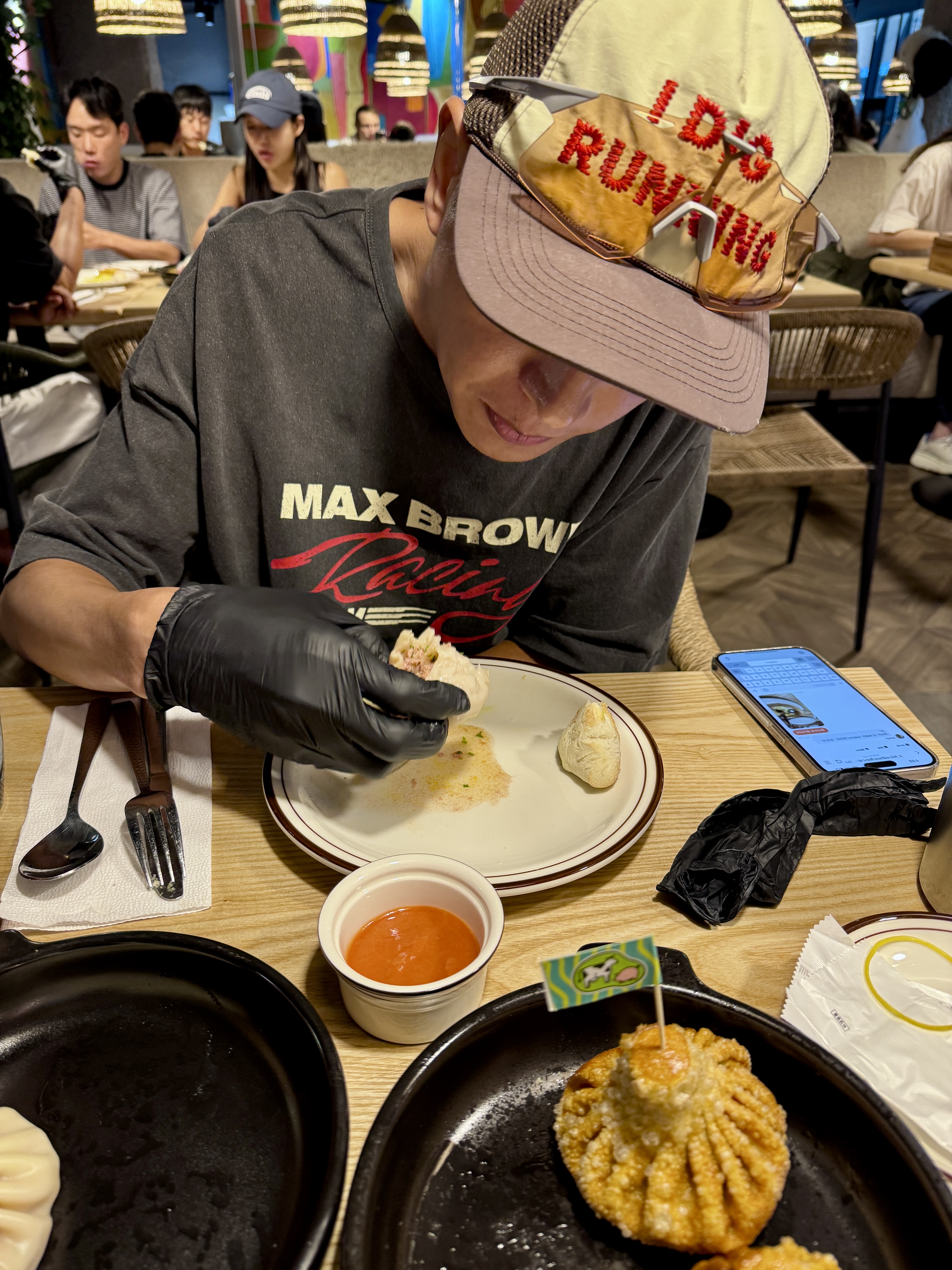 Alex Zono I Dig Running Trucker Hat OG Brown, 100% Hypercraft Matte Stone Grey Hiper Coral Lens 착용 스타일 - 2