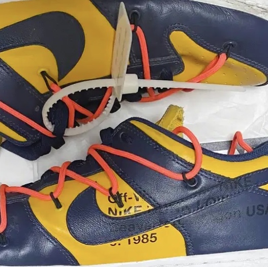 Nike x Off-White Dunk Low University Gold Midnight Navy 착용 스타일