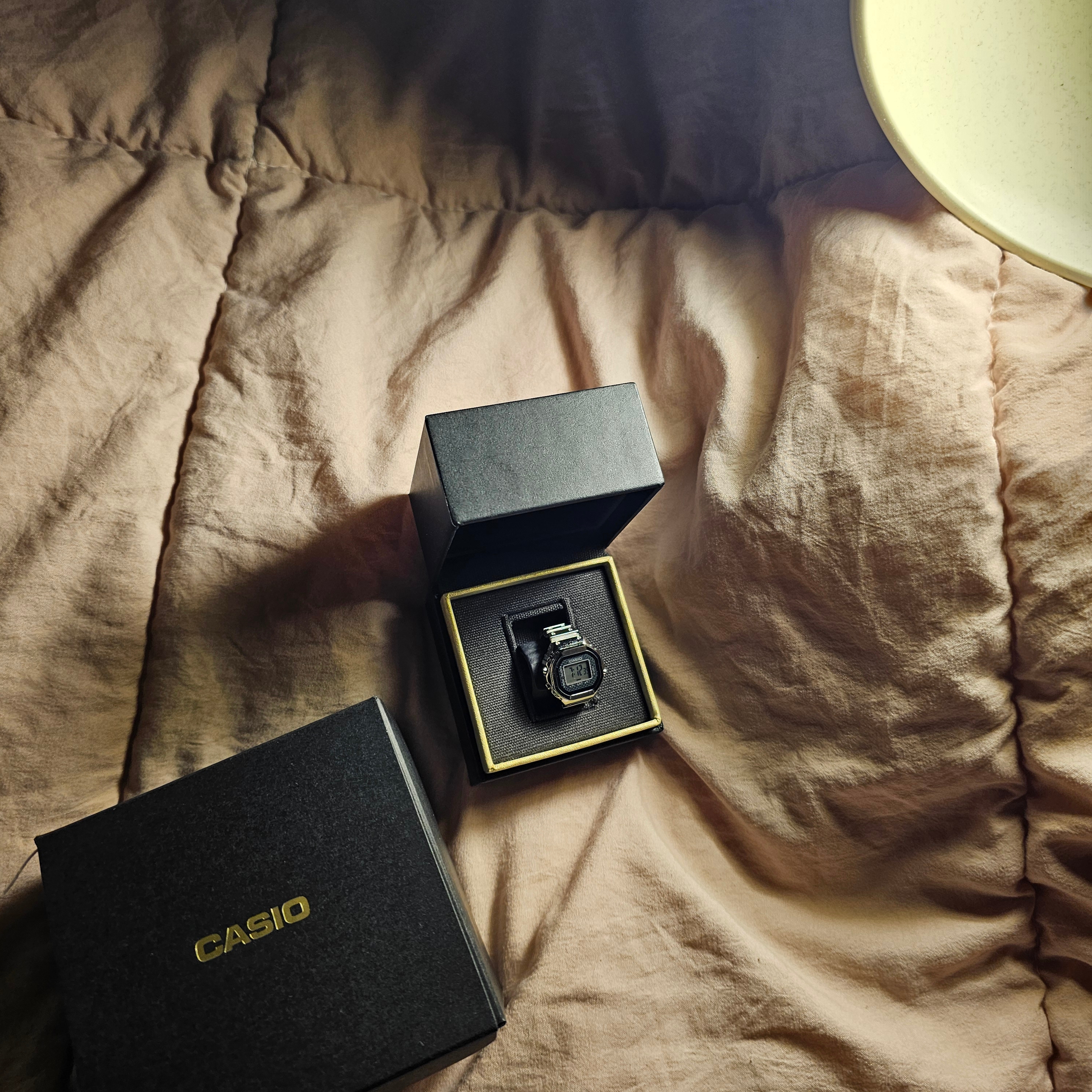 Casio 50th Anniversary Ring Watch CRW-001-1 착용 스타일