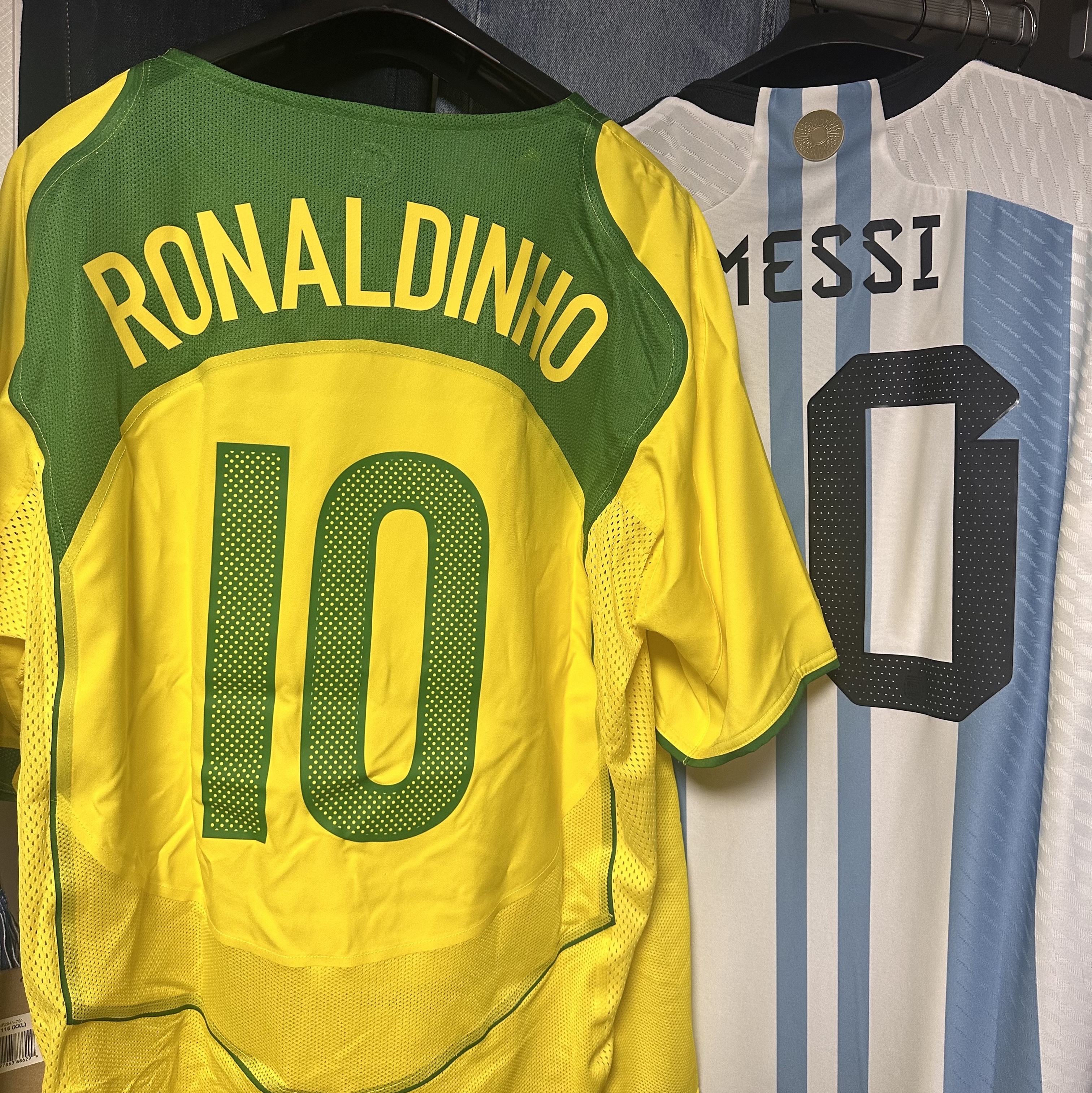 Nike Ronaldinho Brazil 2004 Total 90 Reissue Soccer Replica Jersey (Marking Ver.) 착용 스타일