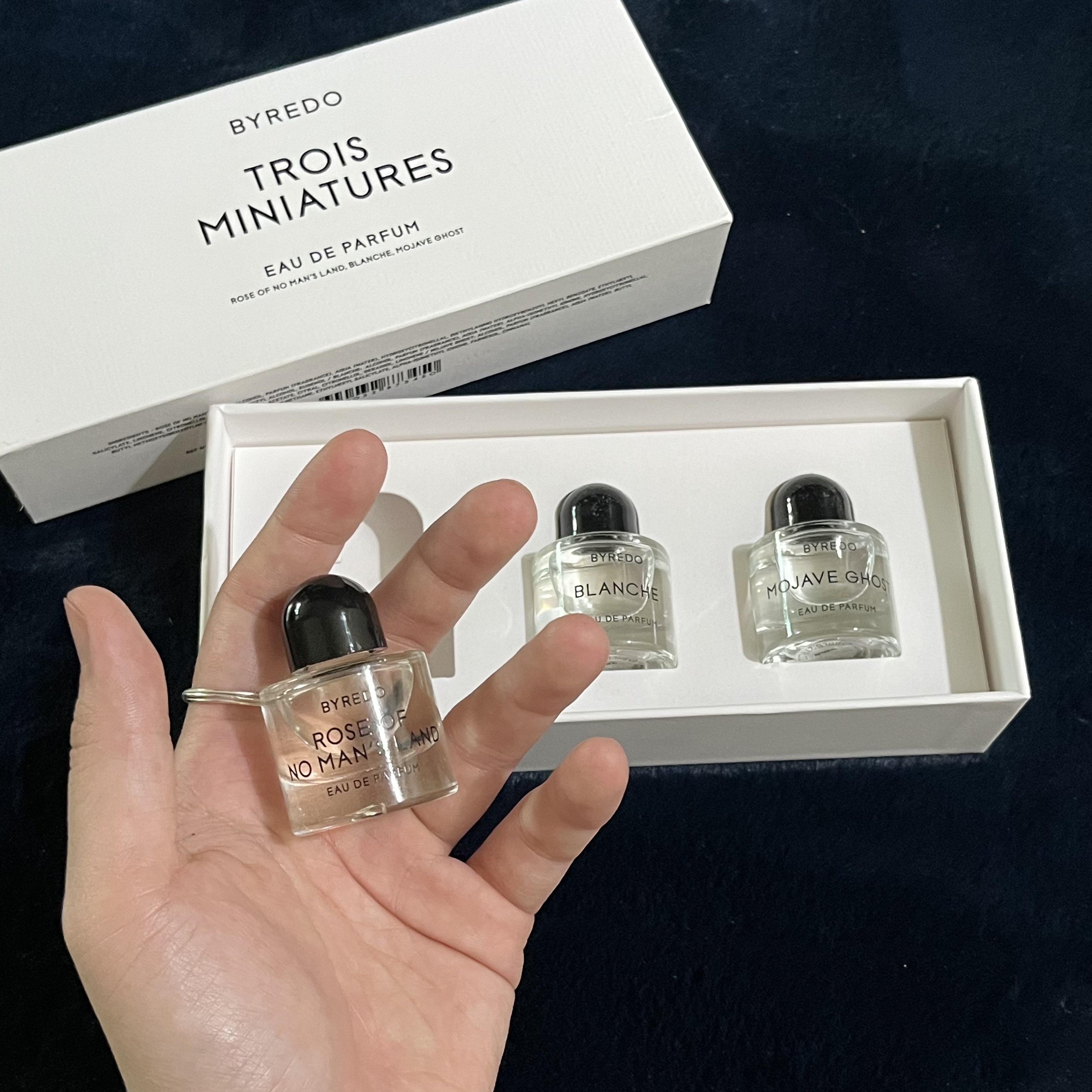 Byredo Trois Miniatures Eau De Parfum 8ml x 3 착용 스타일 - 2