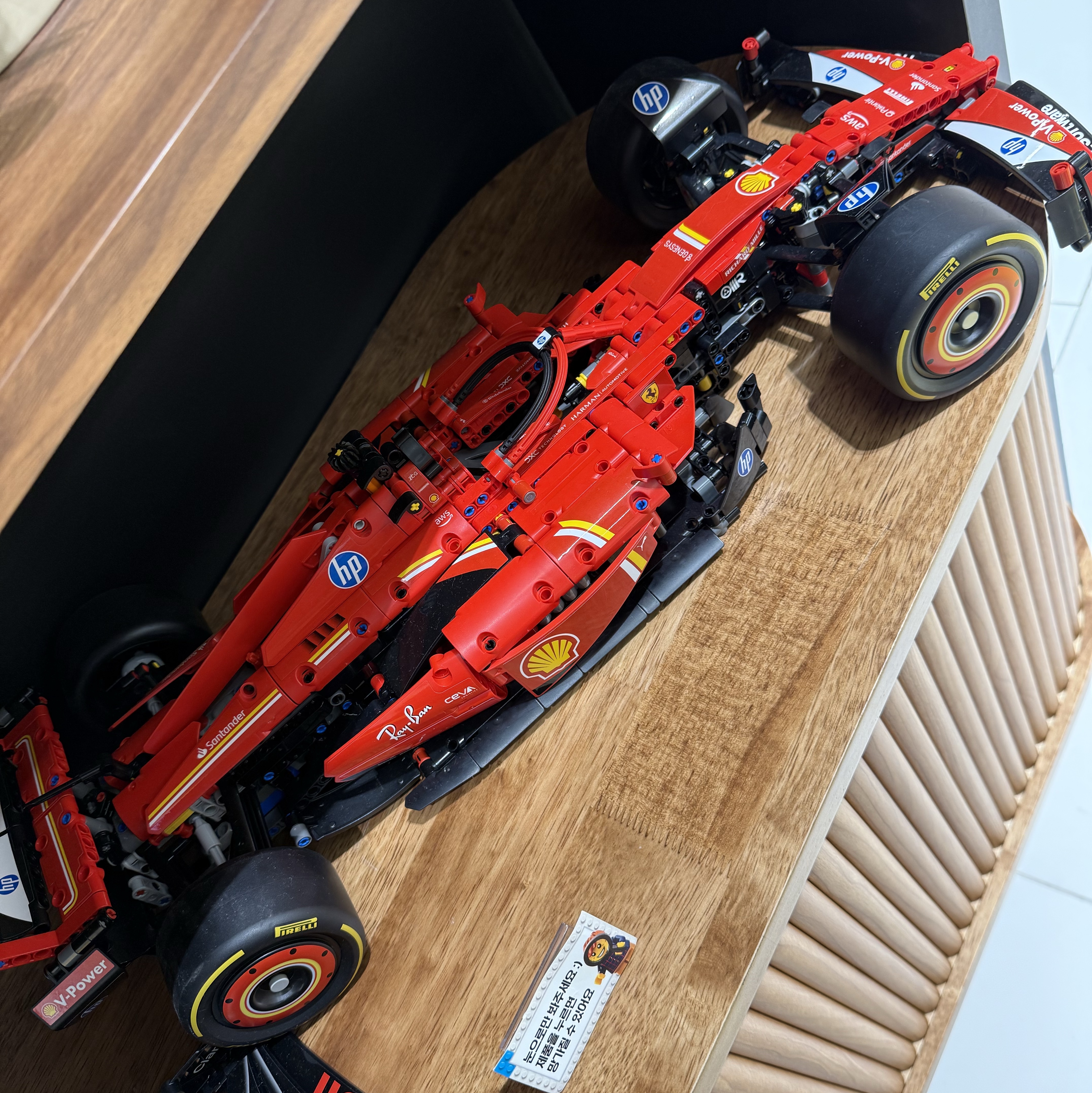 Lego Ferrari SF-24 F1 Car 착용 스타일