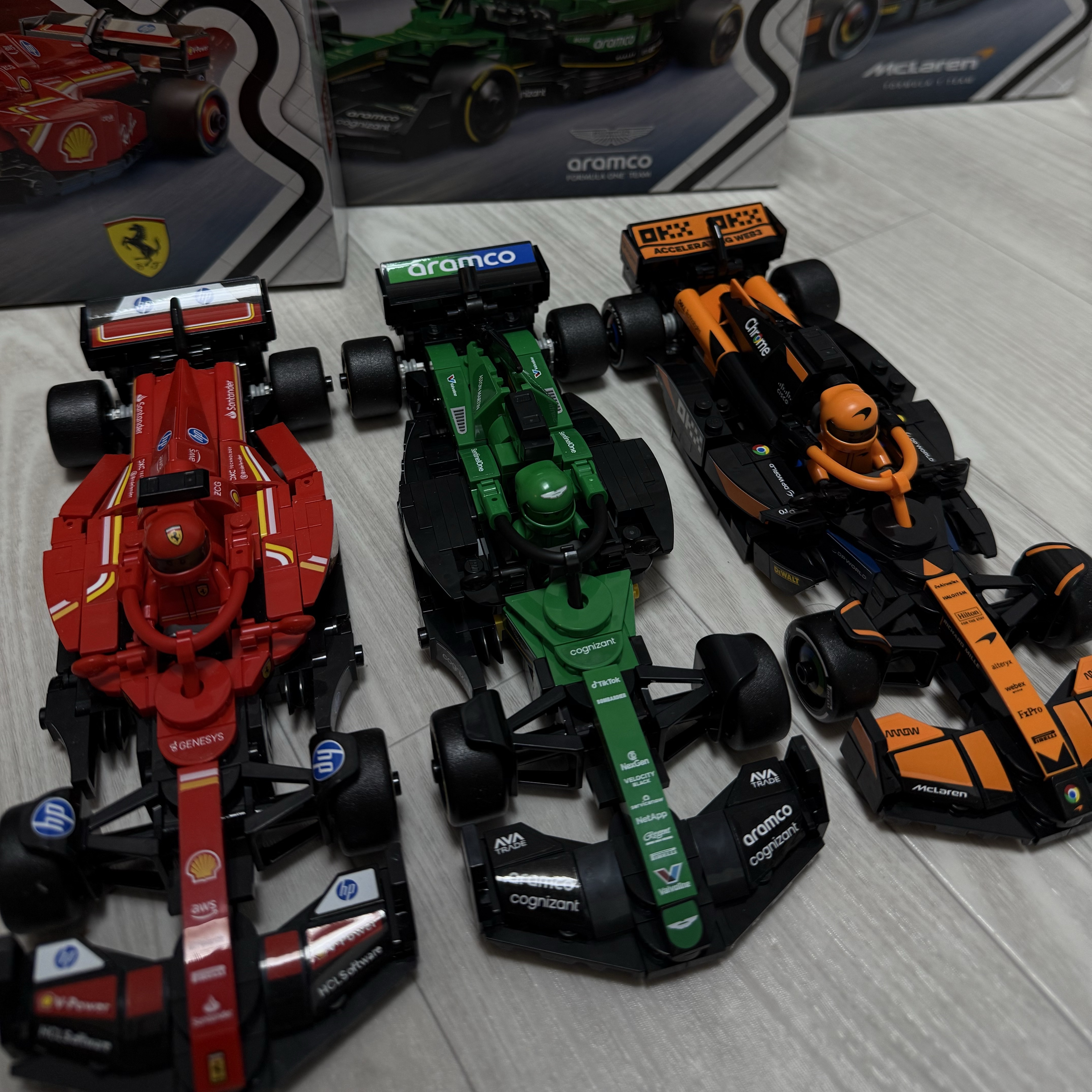 Lego Speed Champions McLaren F1 Team MCL38 Race Car, Lego Speed Champions Ferrari SF-24 F1 Race Car 착용 스타일 - 3