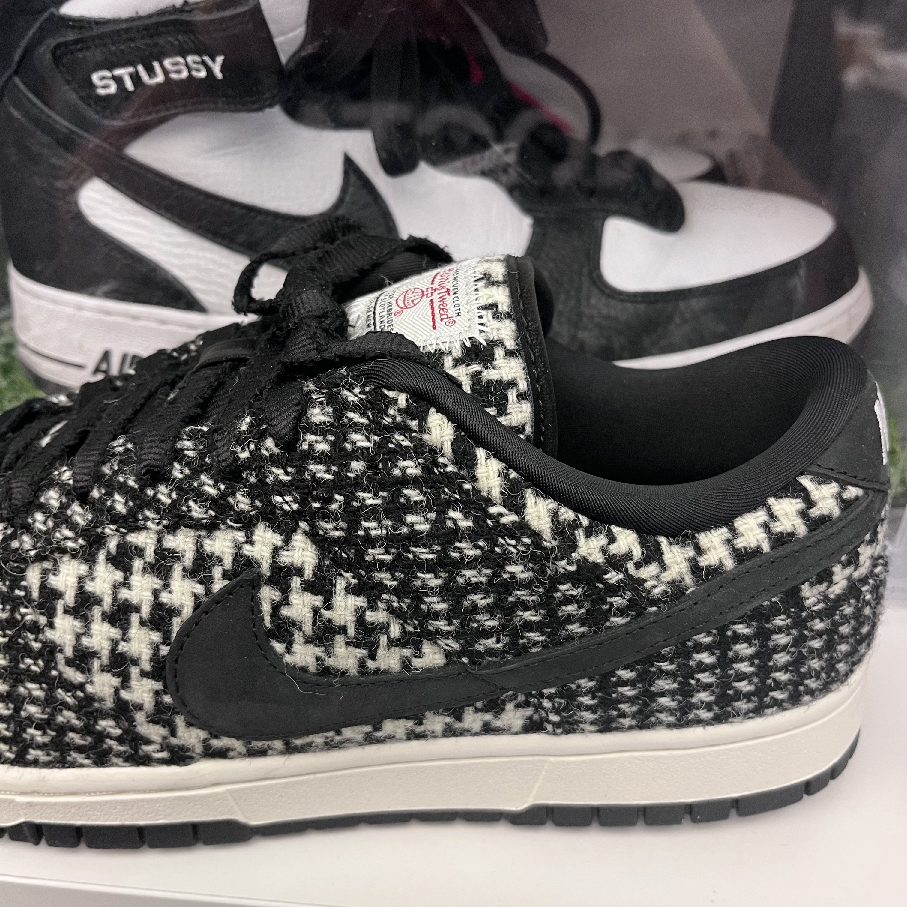 (W) Nike x Harris Tweed Dunk Low Black and Phantom 착용 스타일 - 2