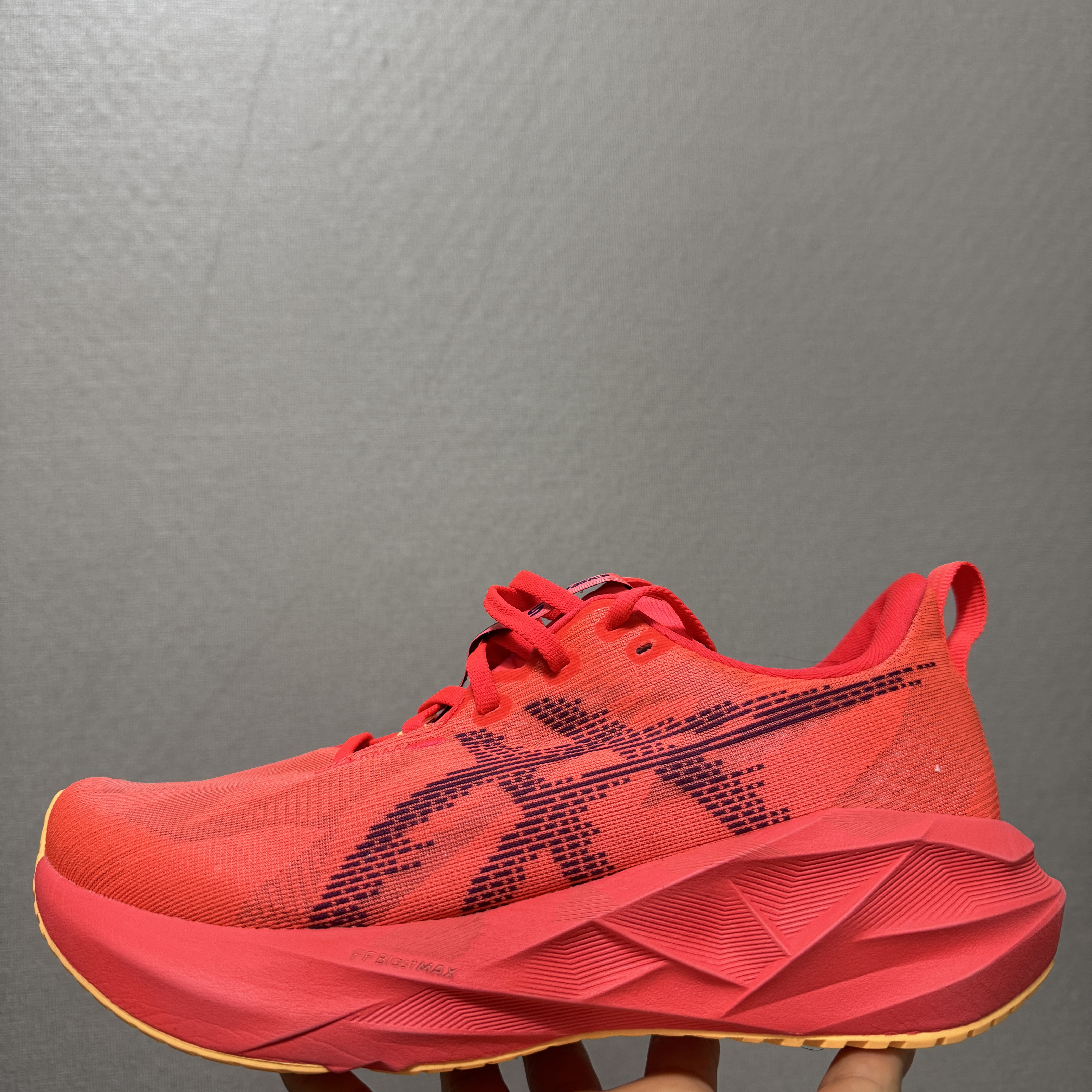 Asics Novablast 5 Flash Red Edo Purple 착용 스타일