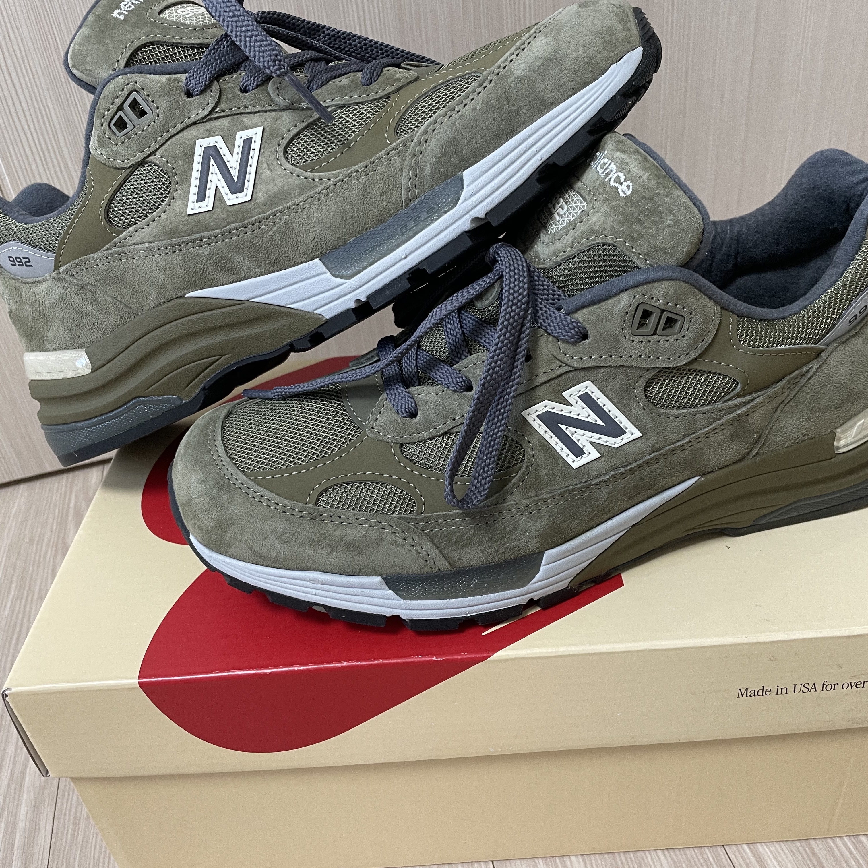 New Balance 992 Made in USA Dark Camo Covert Green - D Standard 착용 스타일 - 2