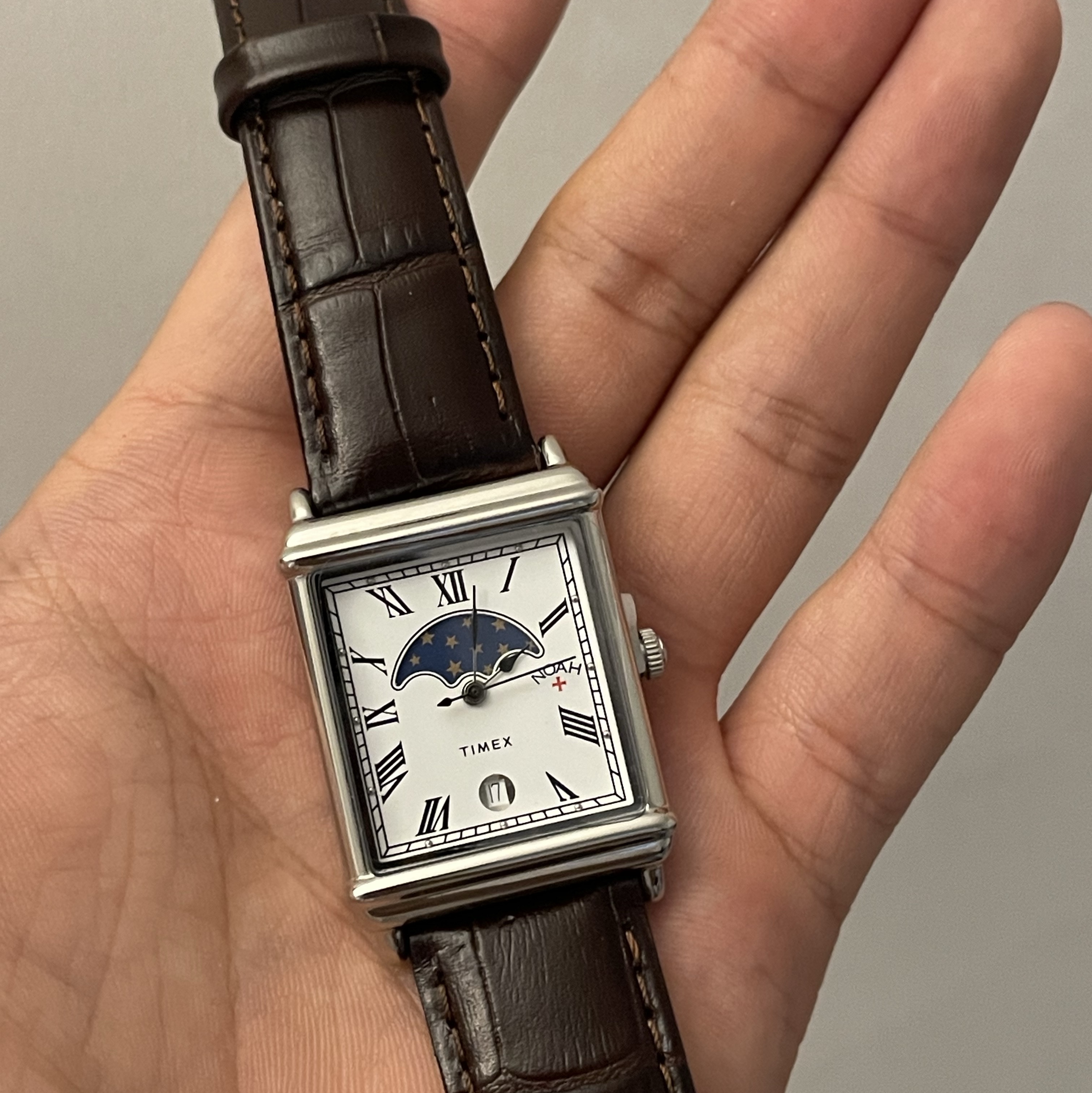 Timex x Noah Moon 37mm Phase Watch Brown Steel 착용 스타일 - 2