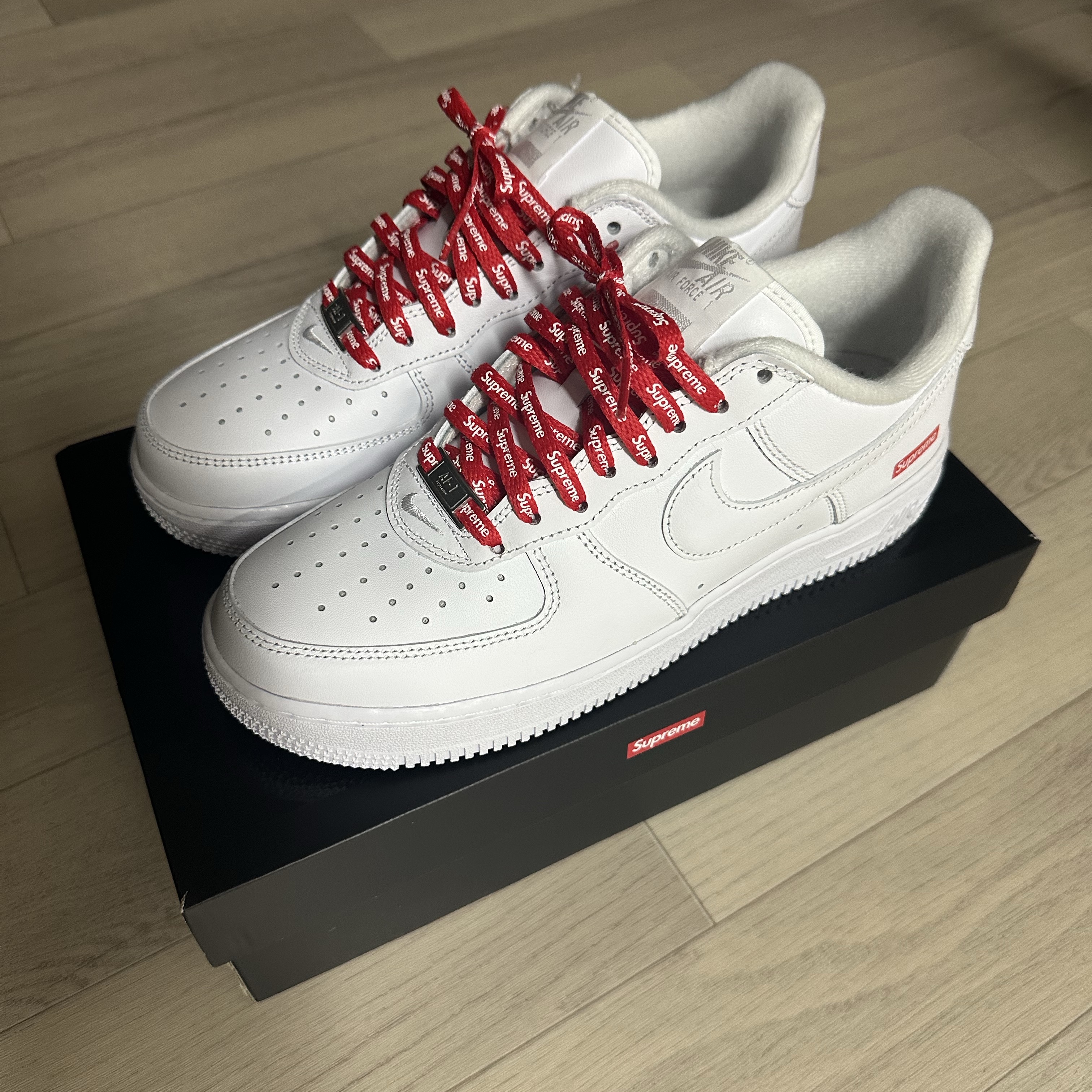 Nike x Supreme Air Force 1 Low White 착용 스타일