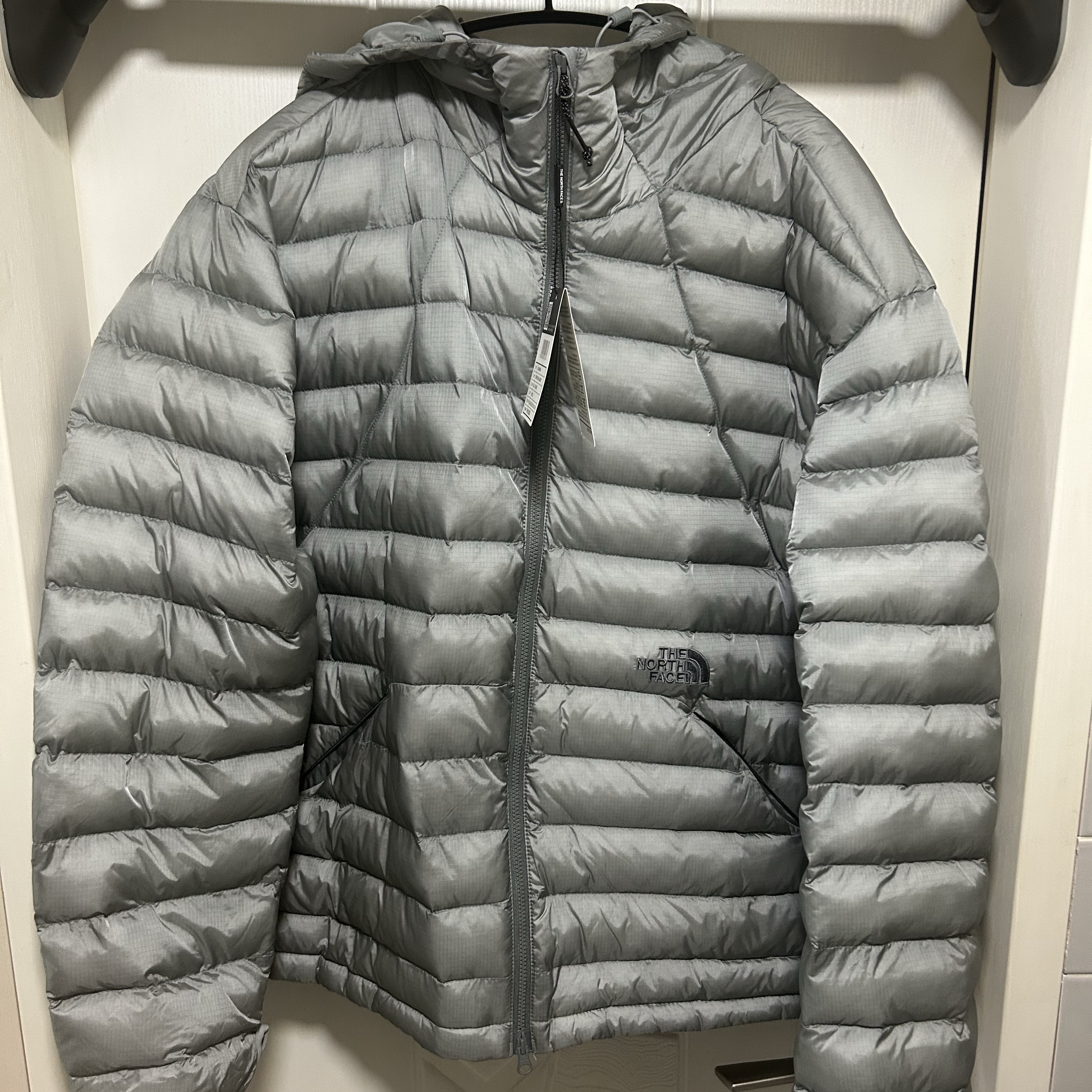 The North Face Ventus On Jacket Silver 착용 스타일