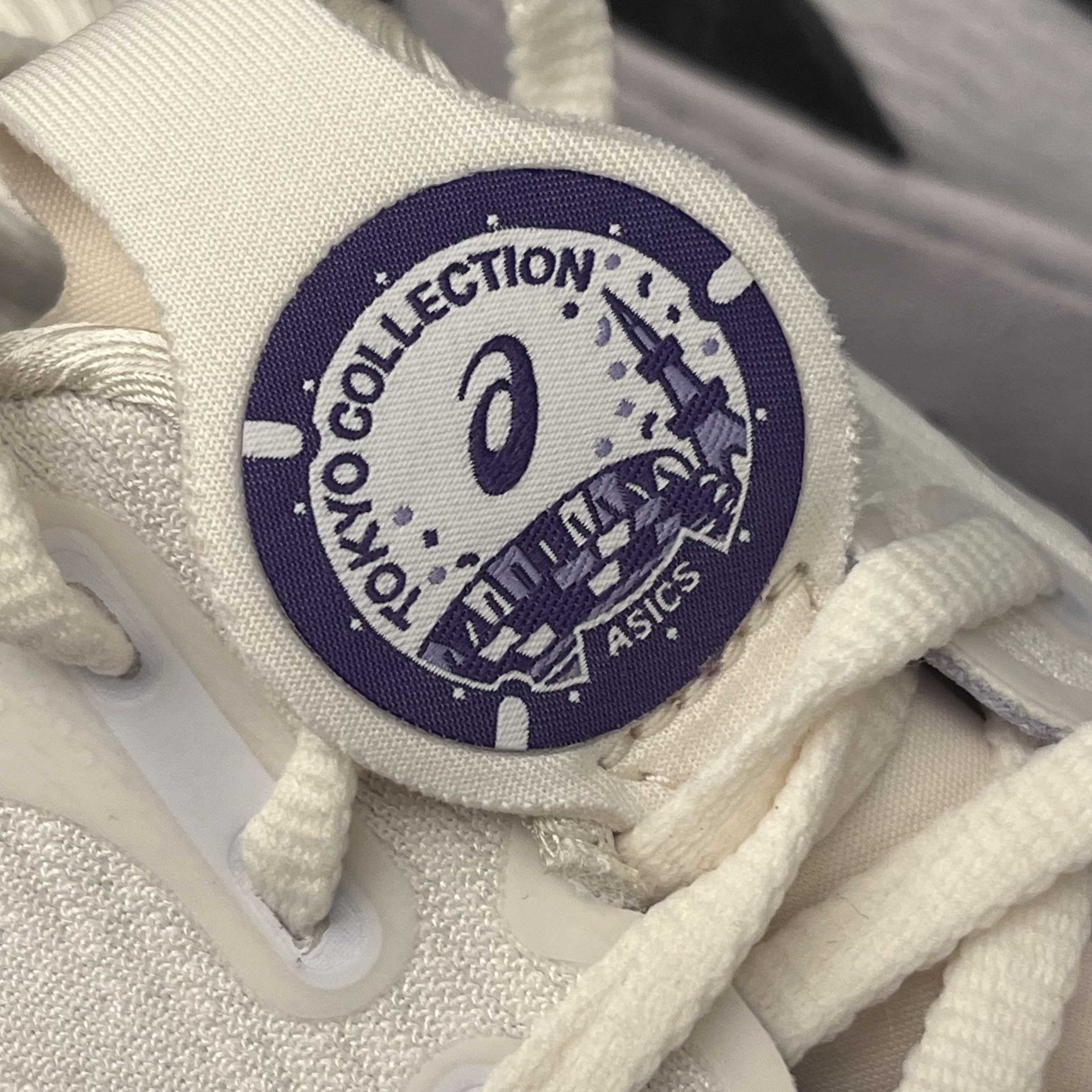 Asics Gel-Kayano 32 Tokyo Cream Edo Purple 착용 스타일 - 1