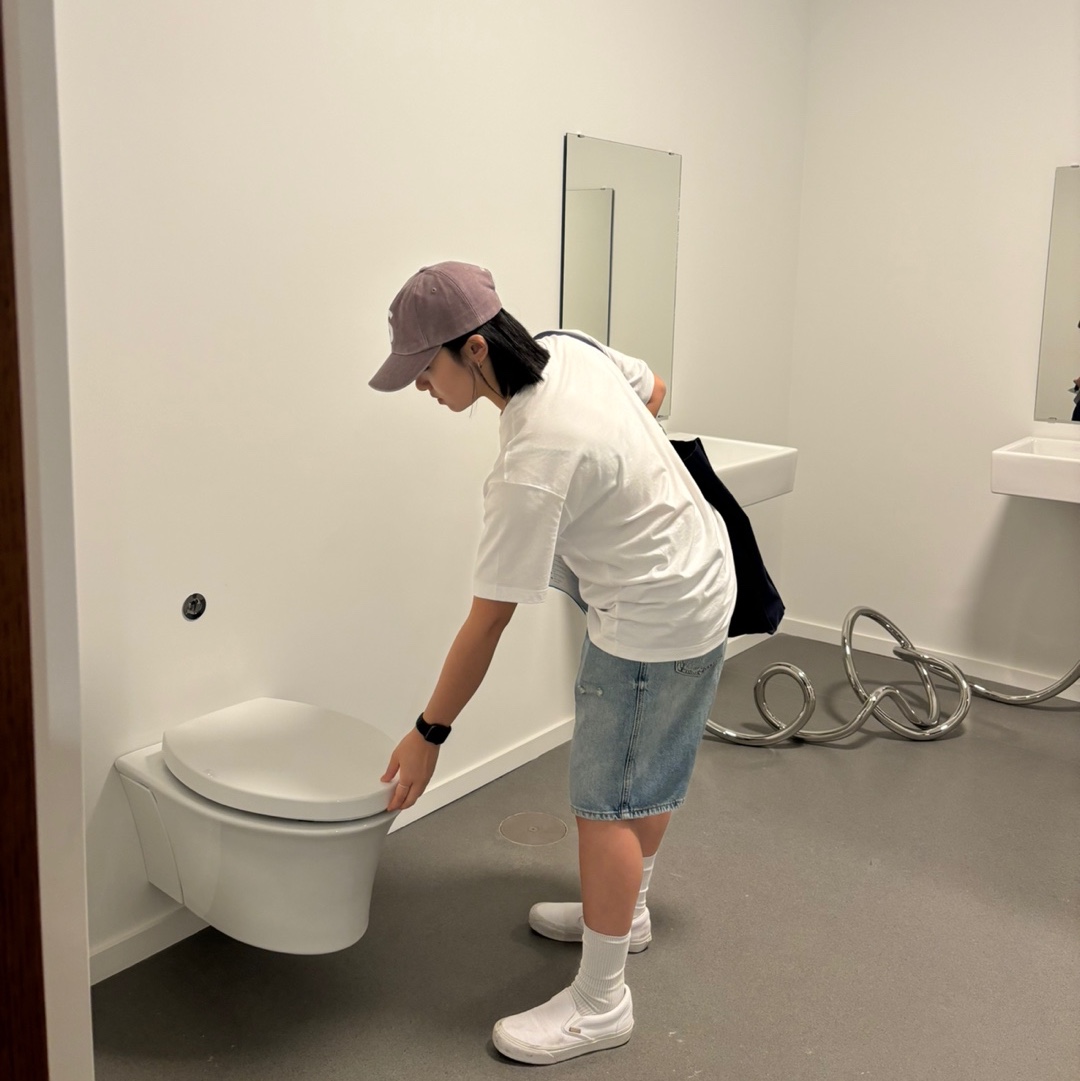 Supreme Pigment S Logo 6-Panel Khaki - 24FW, Vans x JJJJound Classic Slip-On True White 착용 스타일 - 1