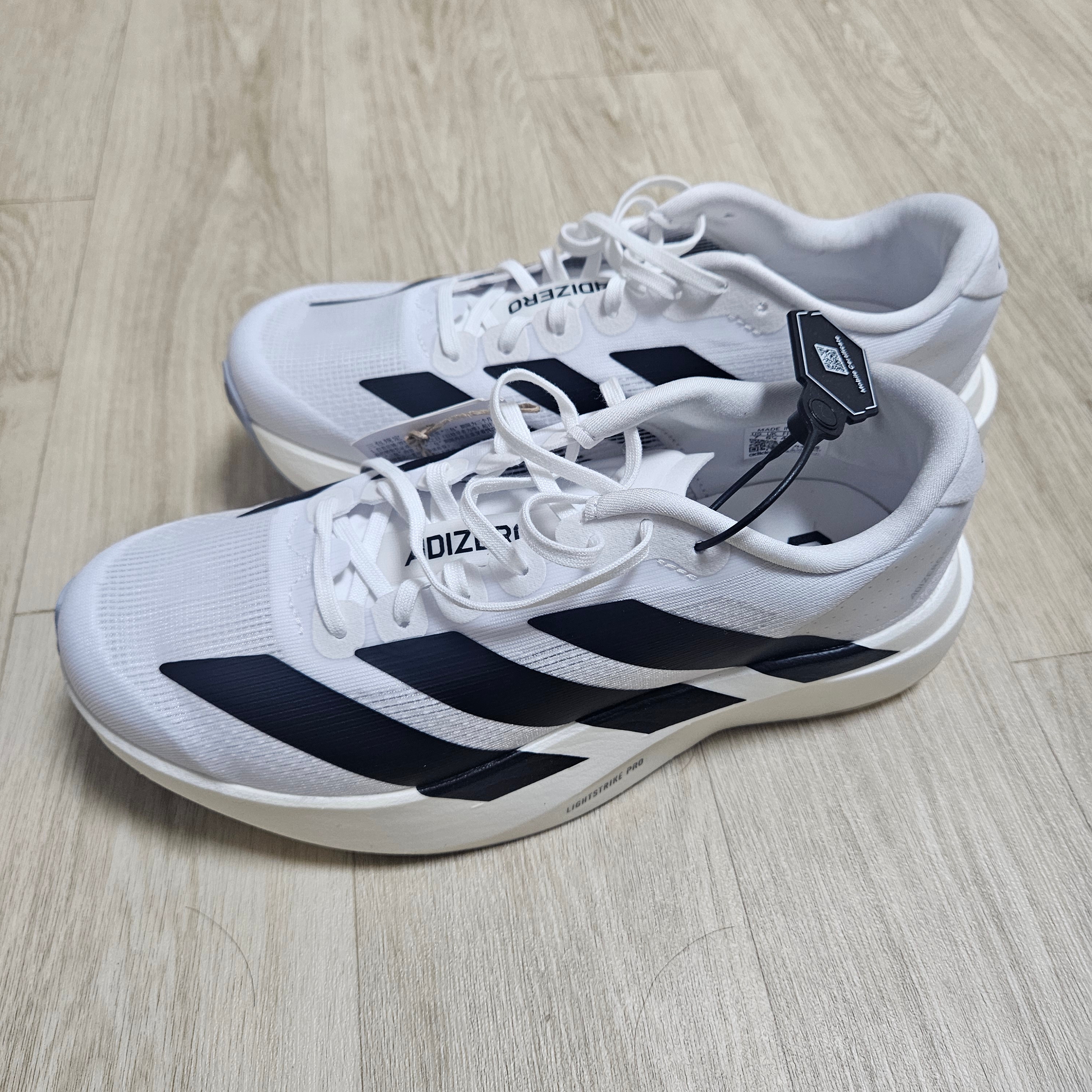 Adidas Adizero EVO SL Cloud White Core Black 착용 스타일