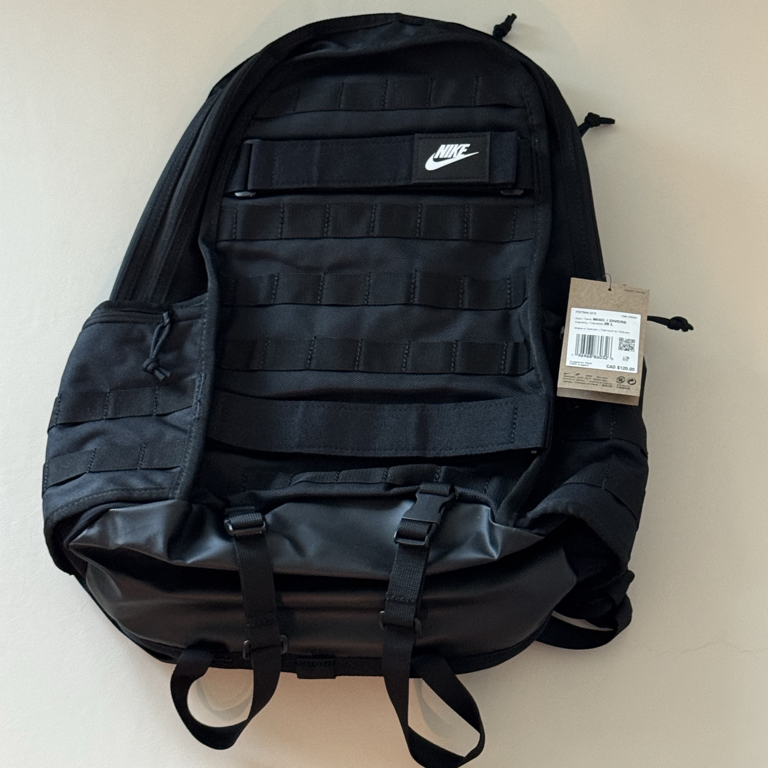 Nike NSW RPM Backpack 26L Black White 착용 스타일