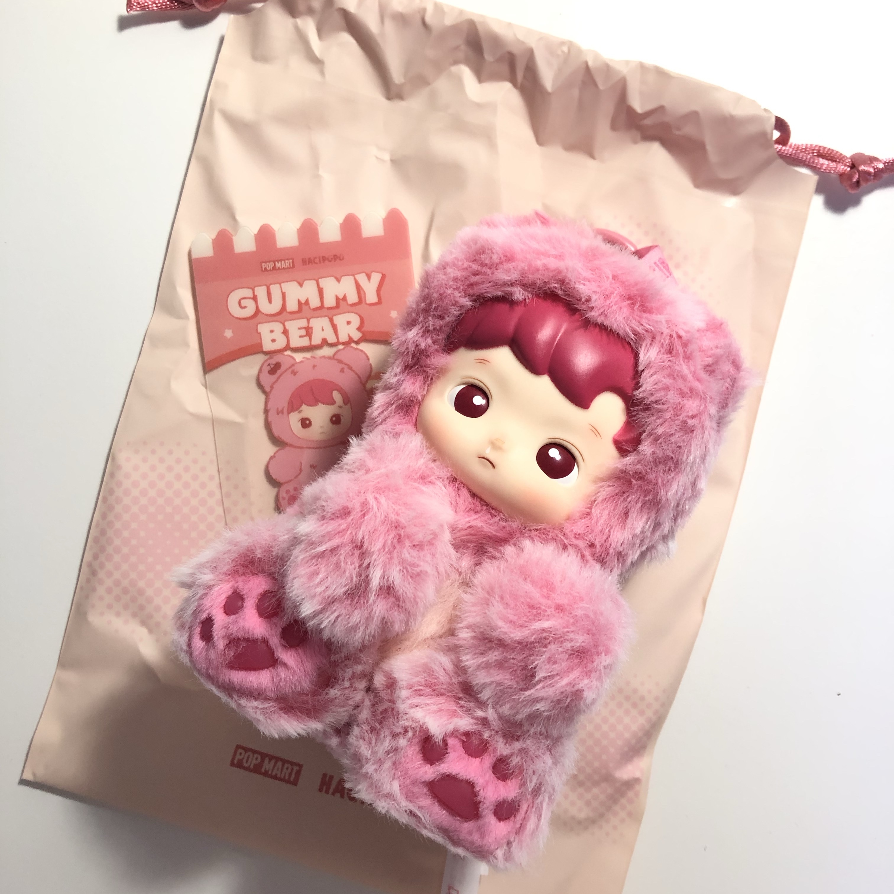 Pop Mart Hacipupu Gummy Bear Series Vinyl Plush Pendant (1 Blind Box) 착용 스타일