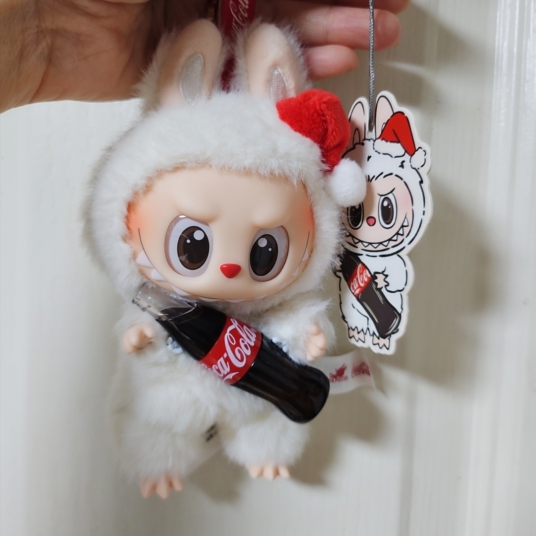 Pop Mart Labubu Coca Cola Series Keyring Sealed Case (1 Blind Box) 착용 스타일 - 2