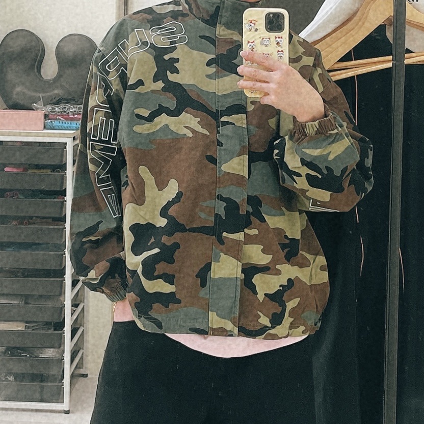 Supreme Spellout Embroidered Ripstop Track Jacket Woodland Camo - 25FW 착용 스타일