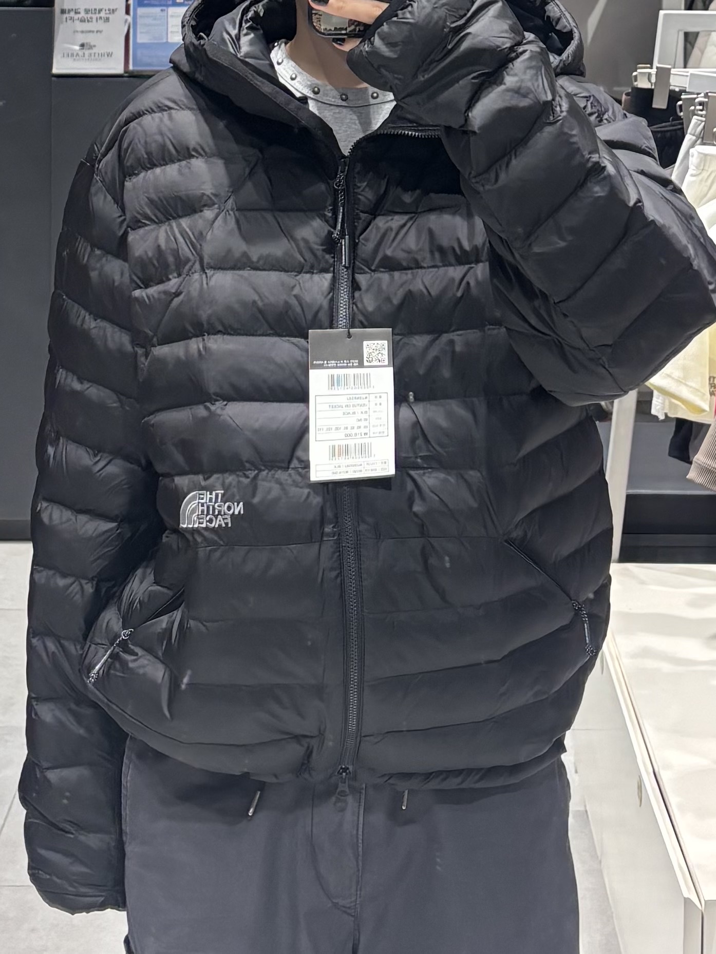 The North Face Ventus On Jacket Black 착용 스타일 - 1