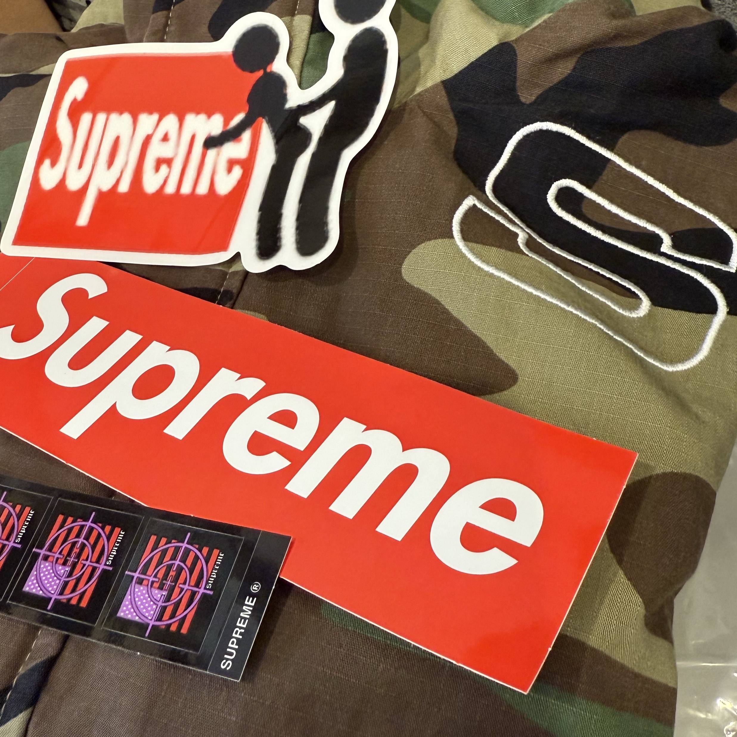 Supreme Spellout Embroidered Ripstop Track Jacket Woodland Camo - 25FW 착용 스타일