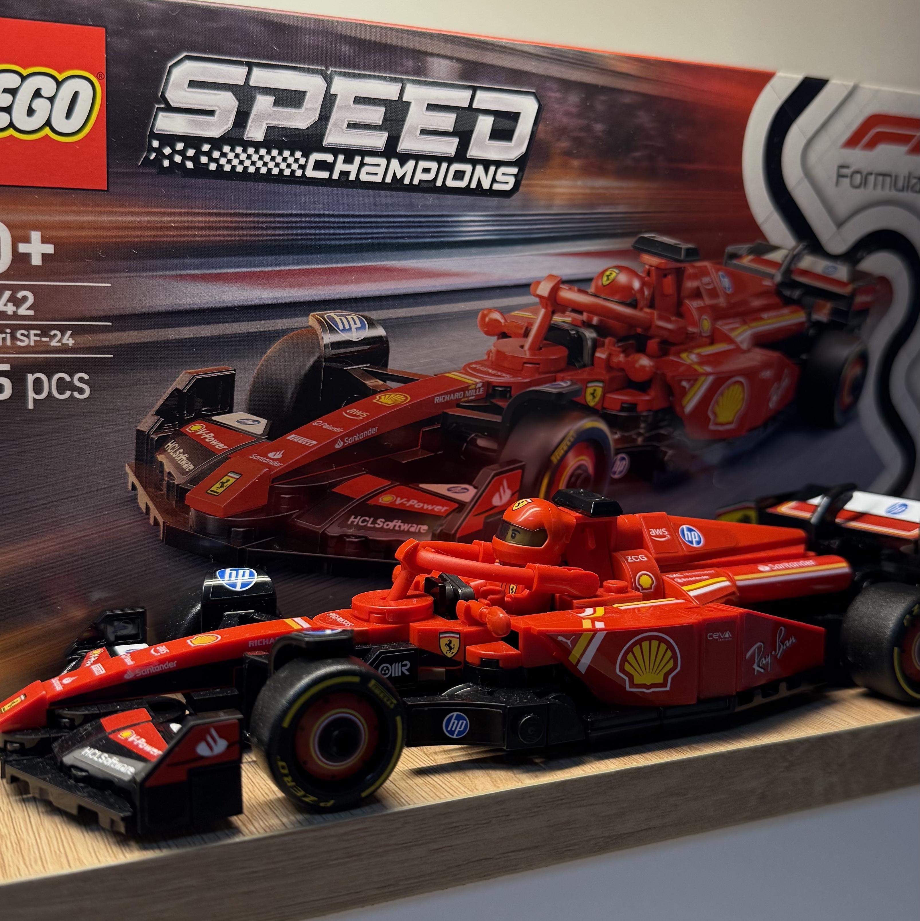 Lego Speed Champions Ferrari SF-24 F1 Race Car 착용 스타일