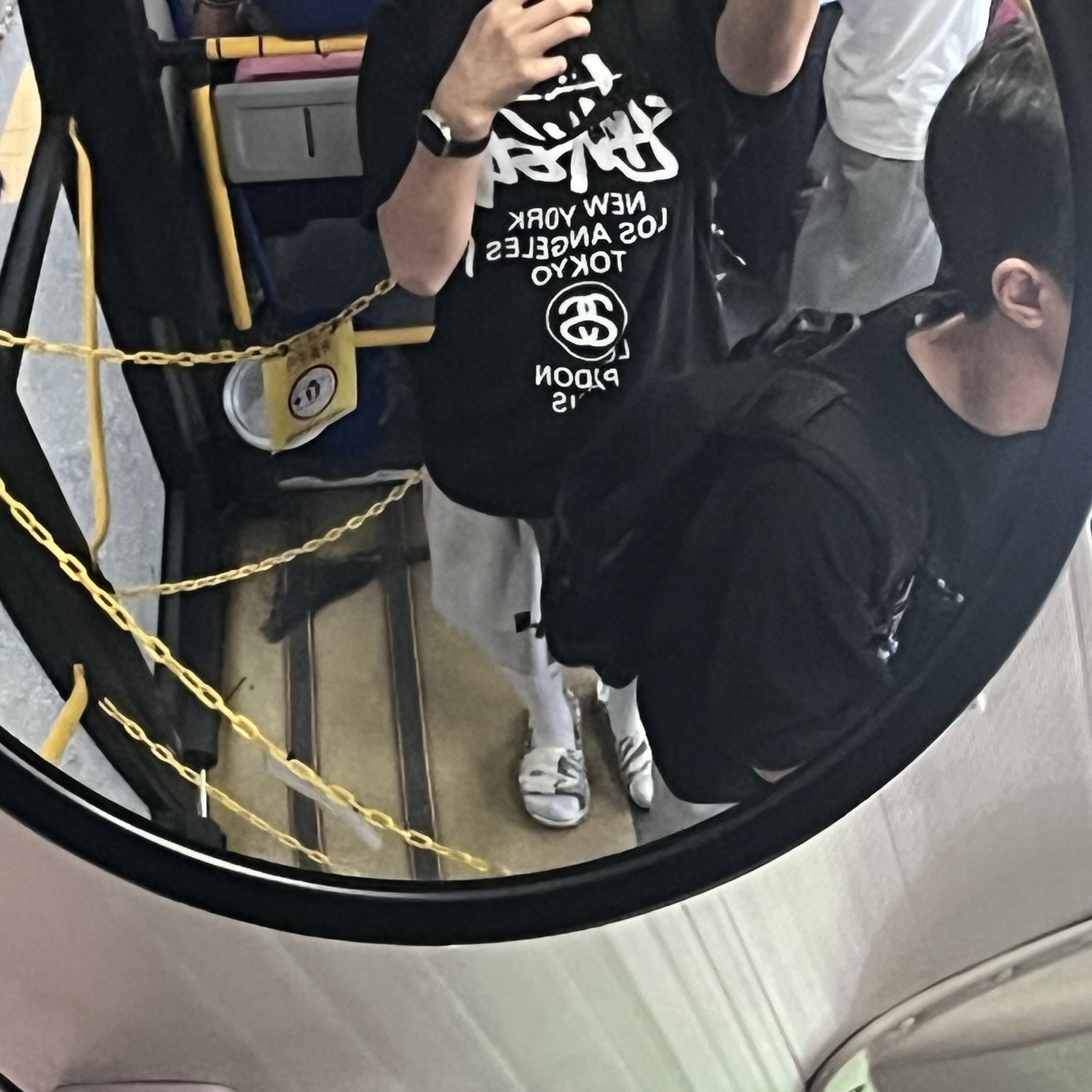Stussy World Tour T-Shirt Black 2024,2025, Adidas Adilette 22 Wonder White Grey 착용 스타일
