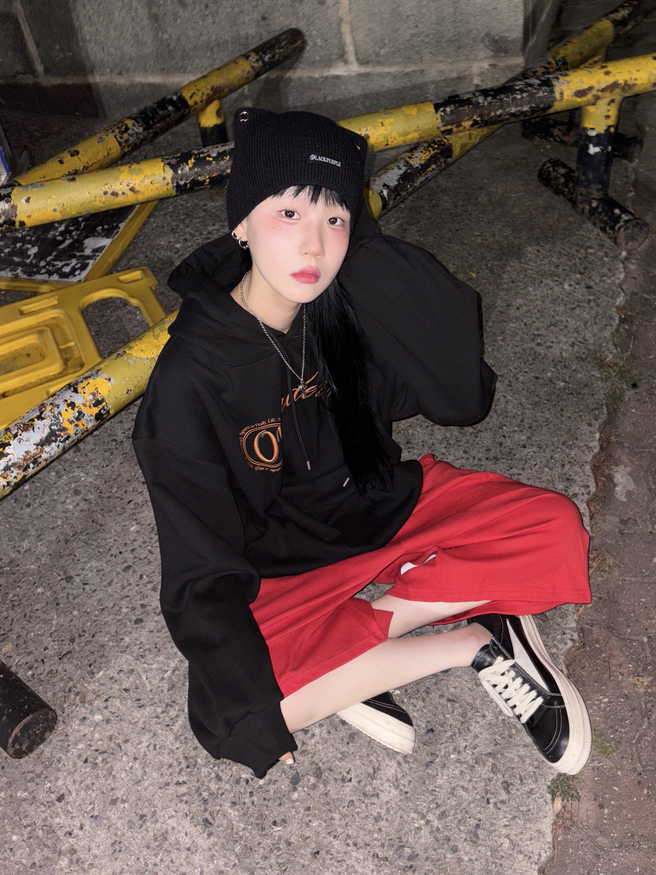 Rick Owens Lido Vintage Sneakers Black Milk, Gucci Double G Key Necklace Silver 착용 스타일 - 3