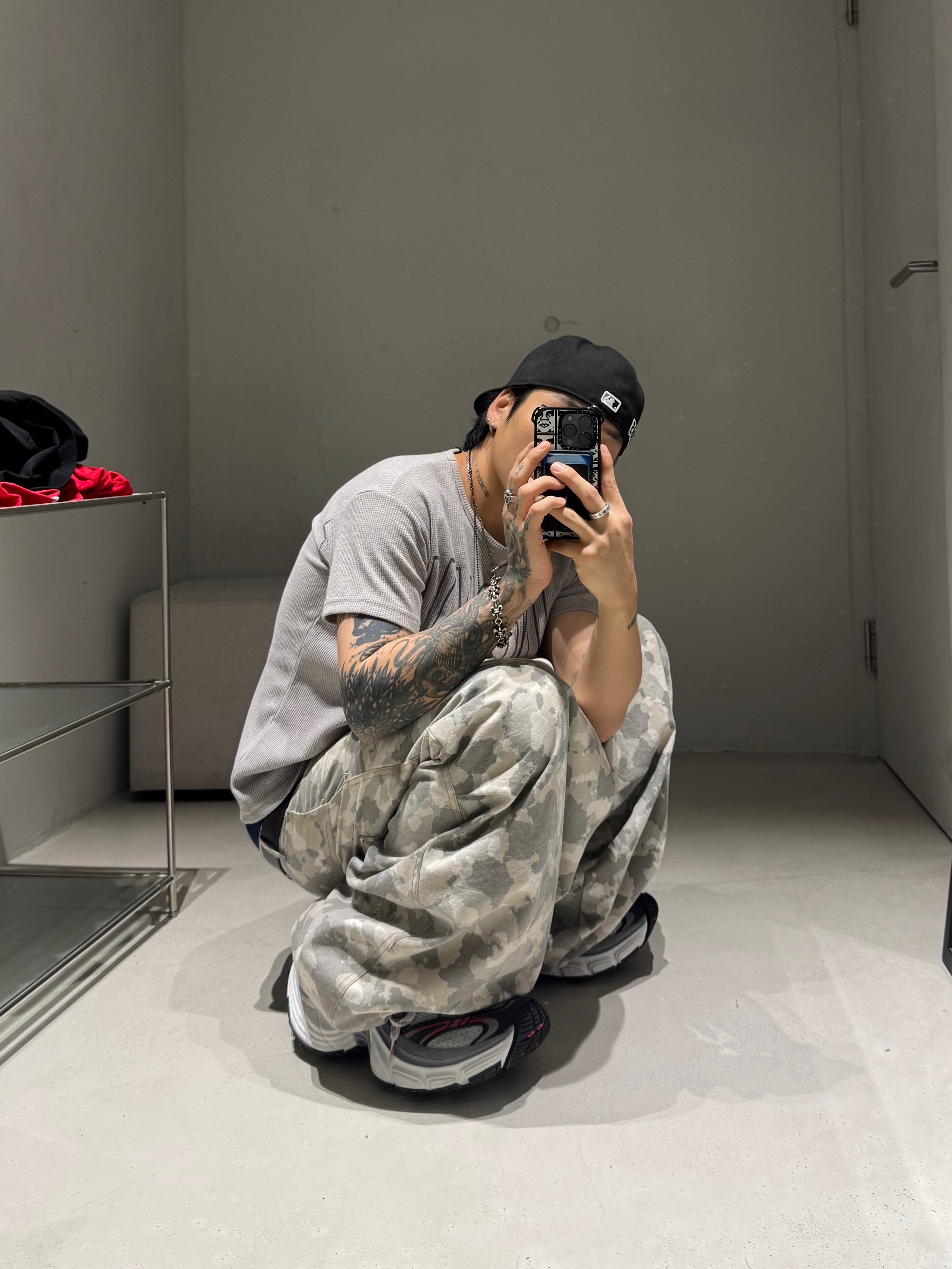 Balenciaga 10XL Sneakers Grey White Red 착용 스타일 - 5