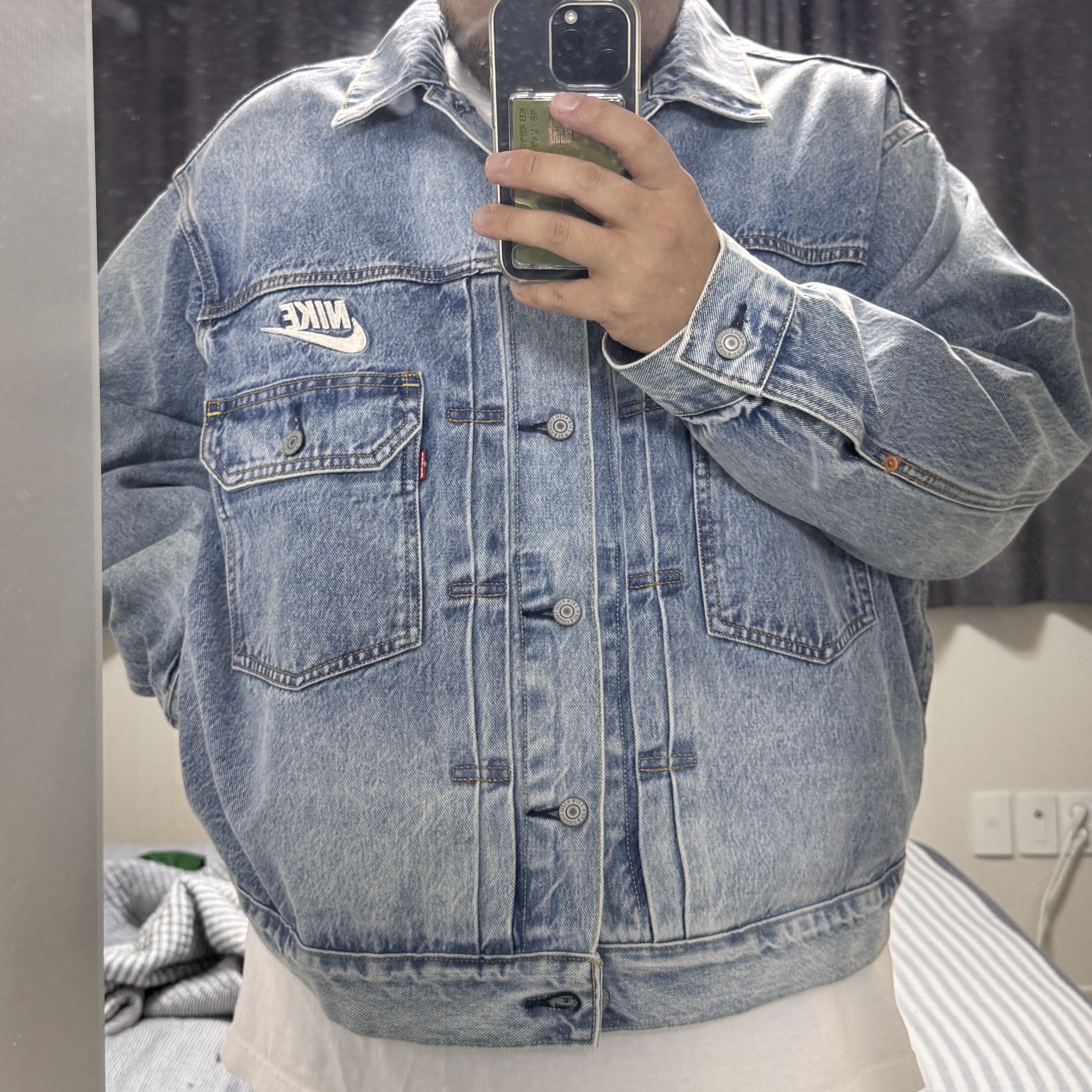 Levi's x Nike Trucker Jacket Light Blue 착용 스타일