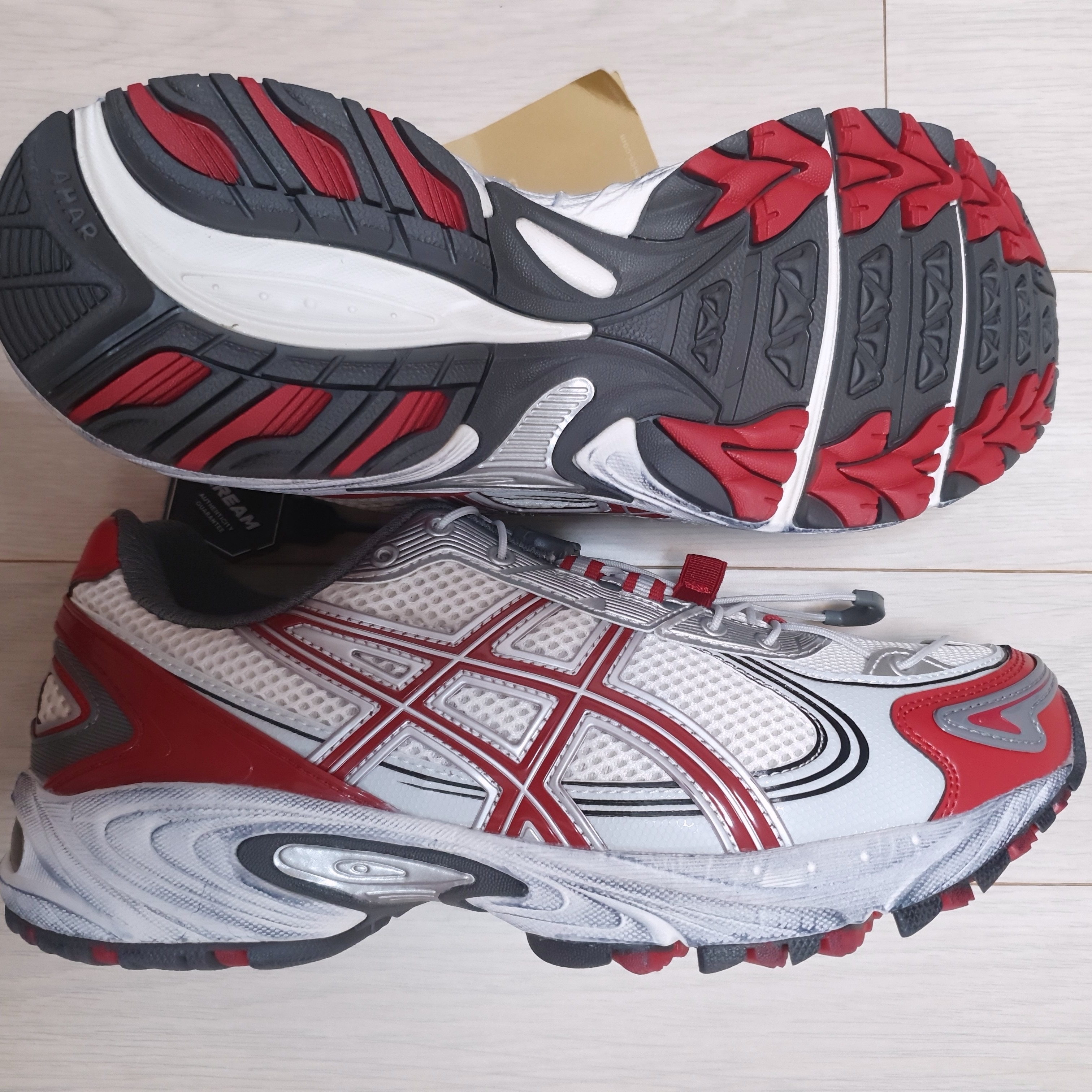Asics Gel-Kahana TR V4 Cream Cranberry 착용 스타일 - 3