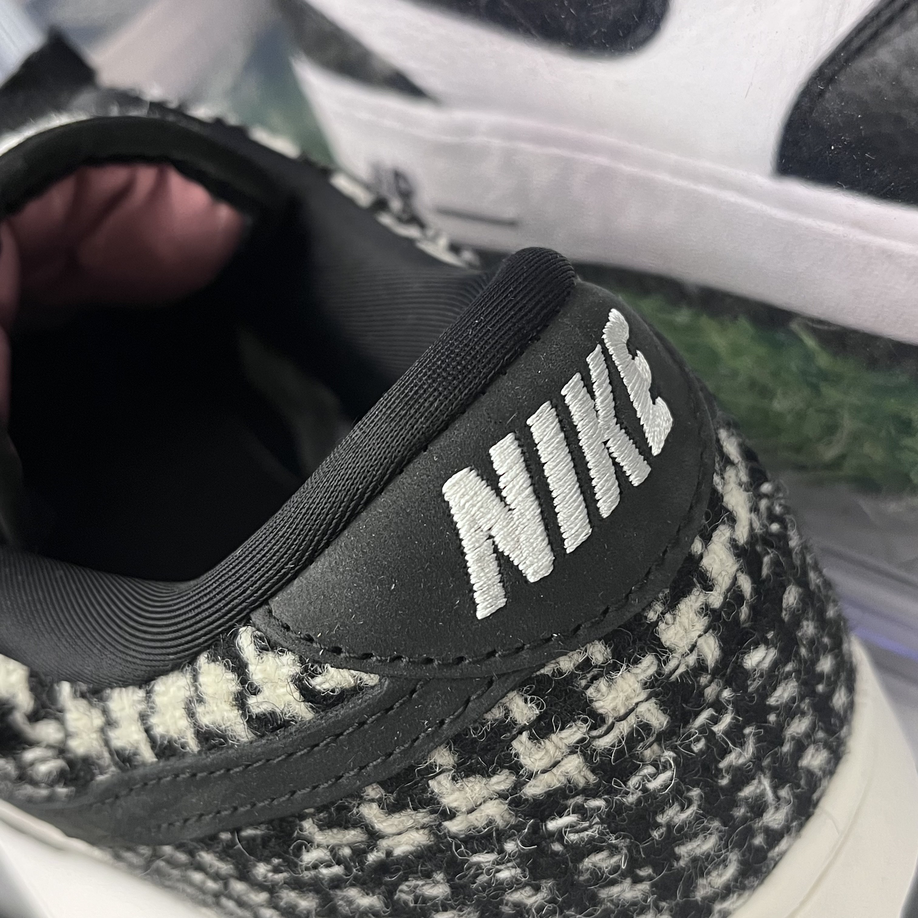 (W) Nike x Harris Tweed Dunk Low Black and Phantom 착용 스타일 - 3