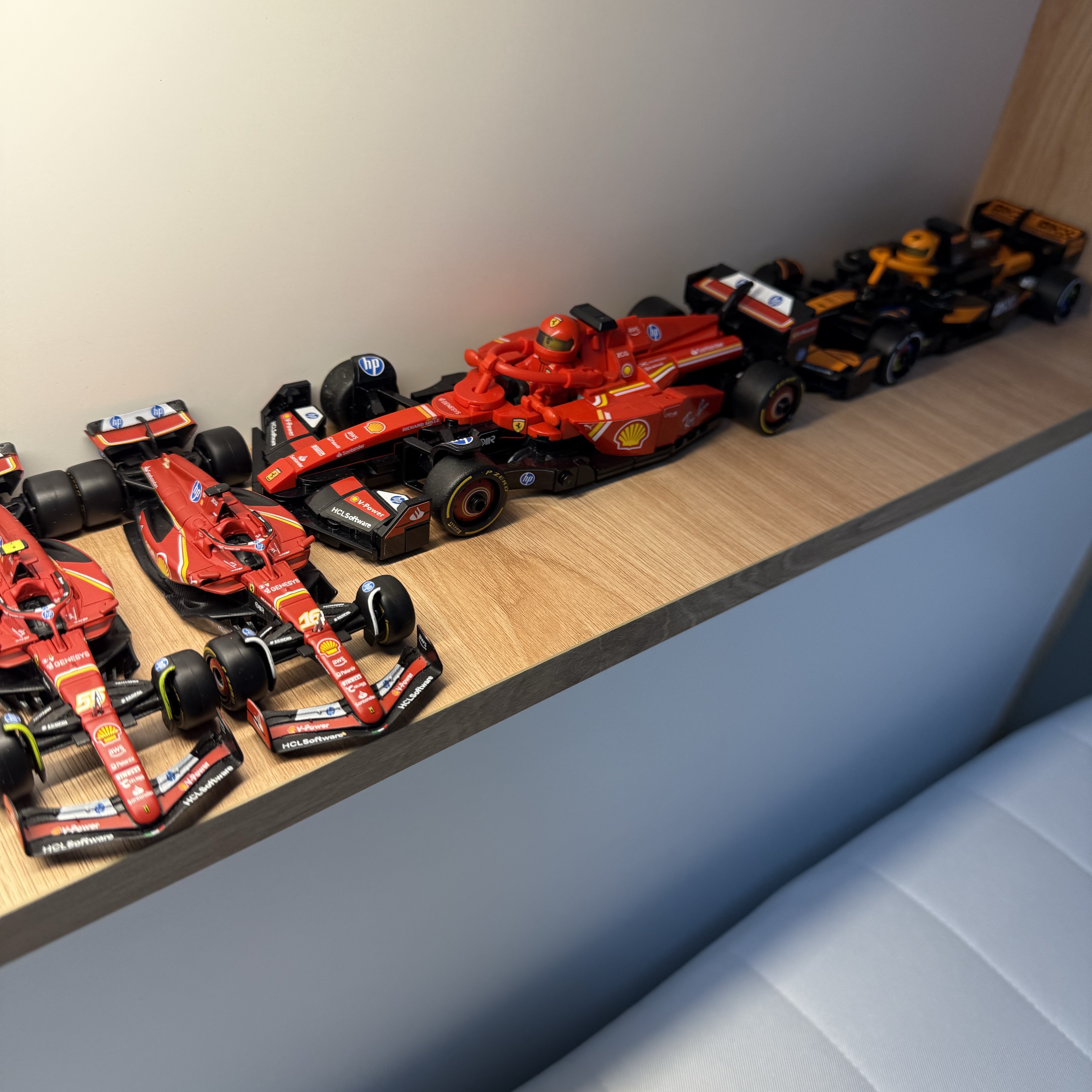 Lego Speed Champions McLaren F1 Team MCL38 Race Car, Lego Speed Champions Ferrari SF-24 F1 Race Car 착용 스타일 - 1