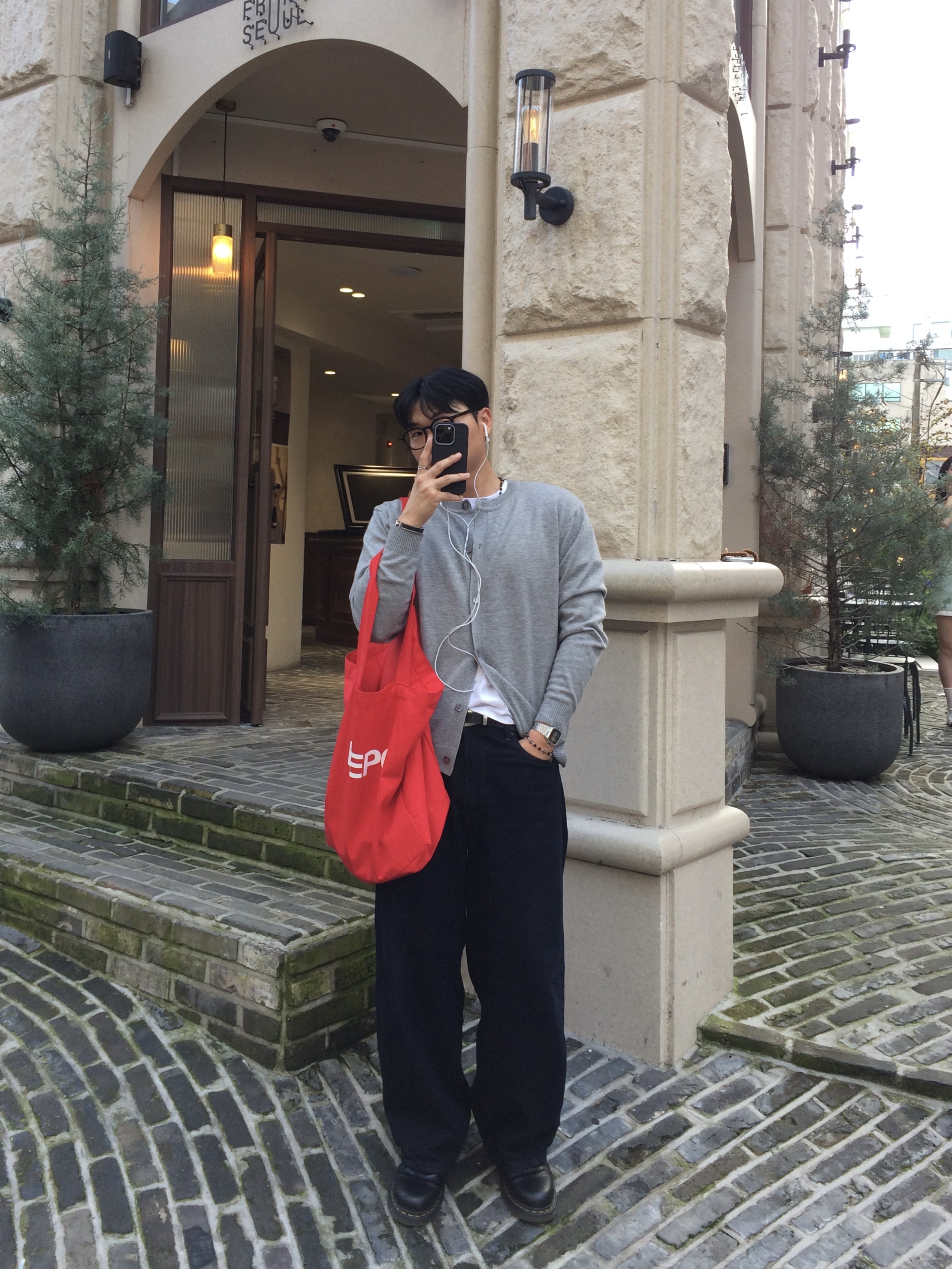 Depc Logo Eco Bag Red, Dr. Martens 1461 Smooth Black 착용 스타일 - 1