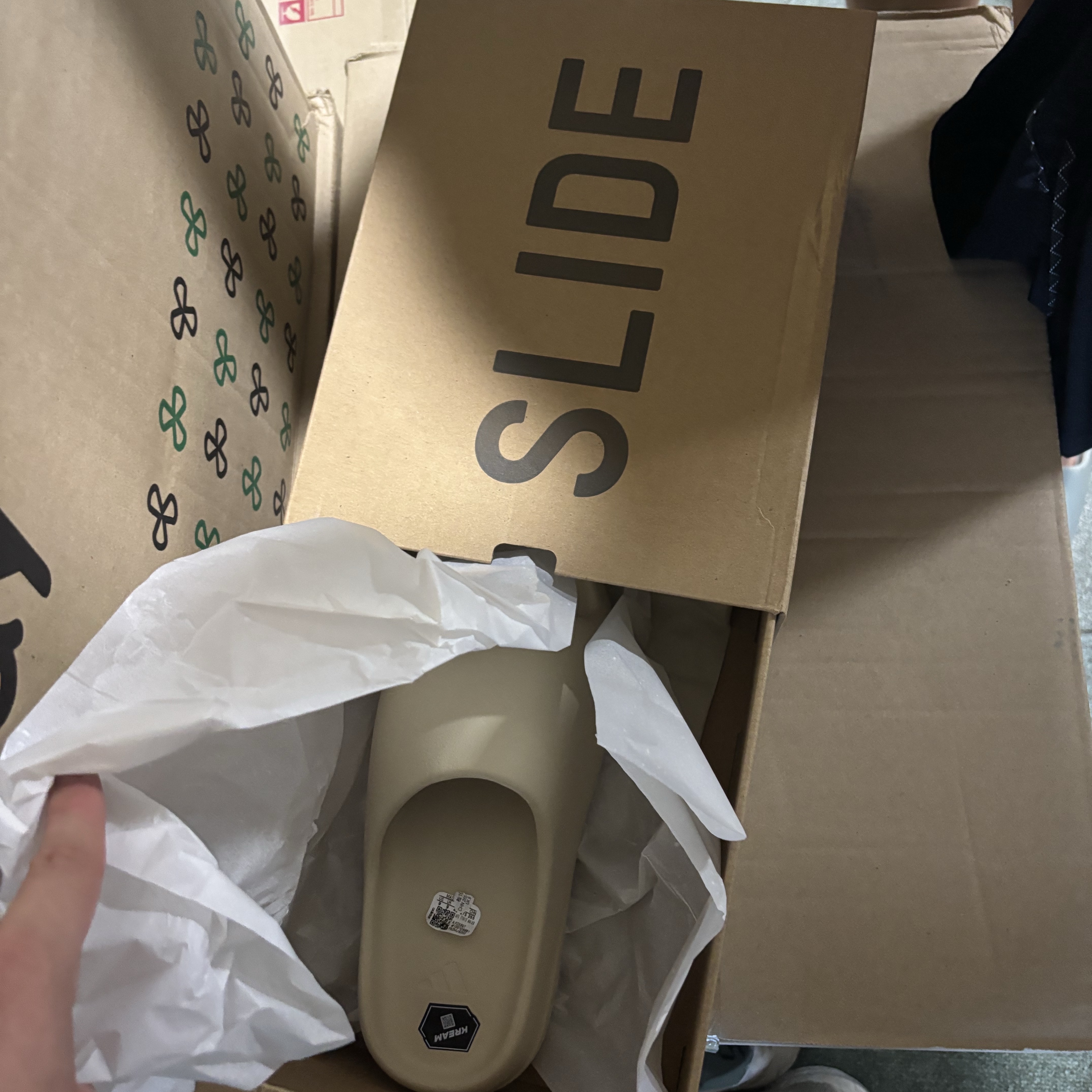 Adidas Yeezy Slide Bone 2022/2023 착용 스타일 - 4