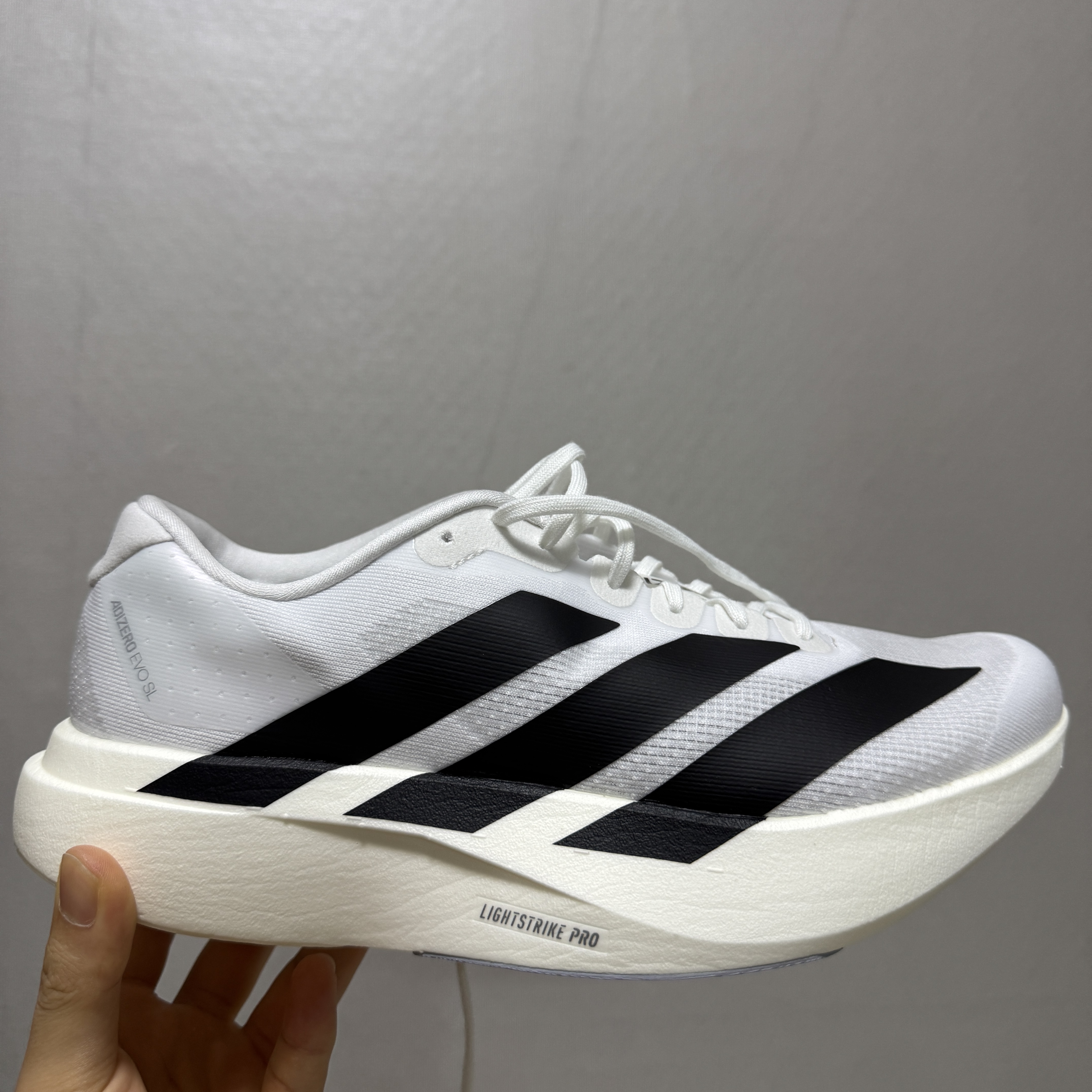 Adidas Adizero EVO SL Cloud White Core Black 착용 스타일