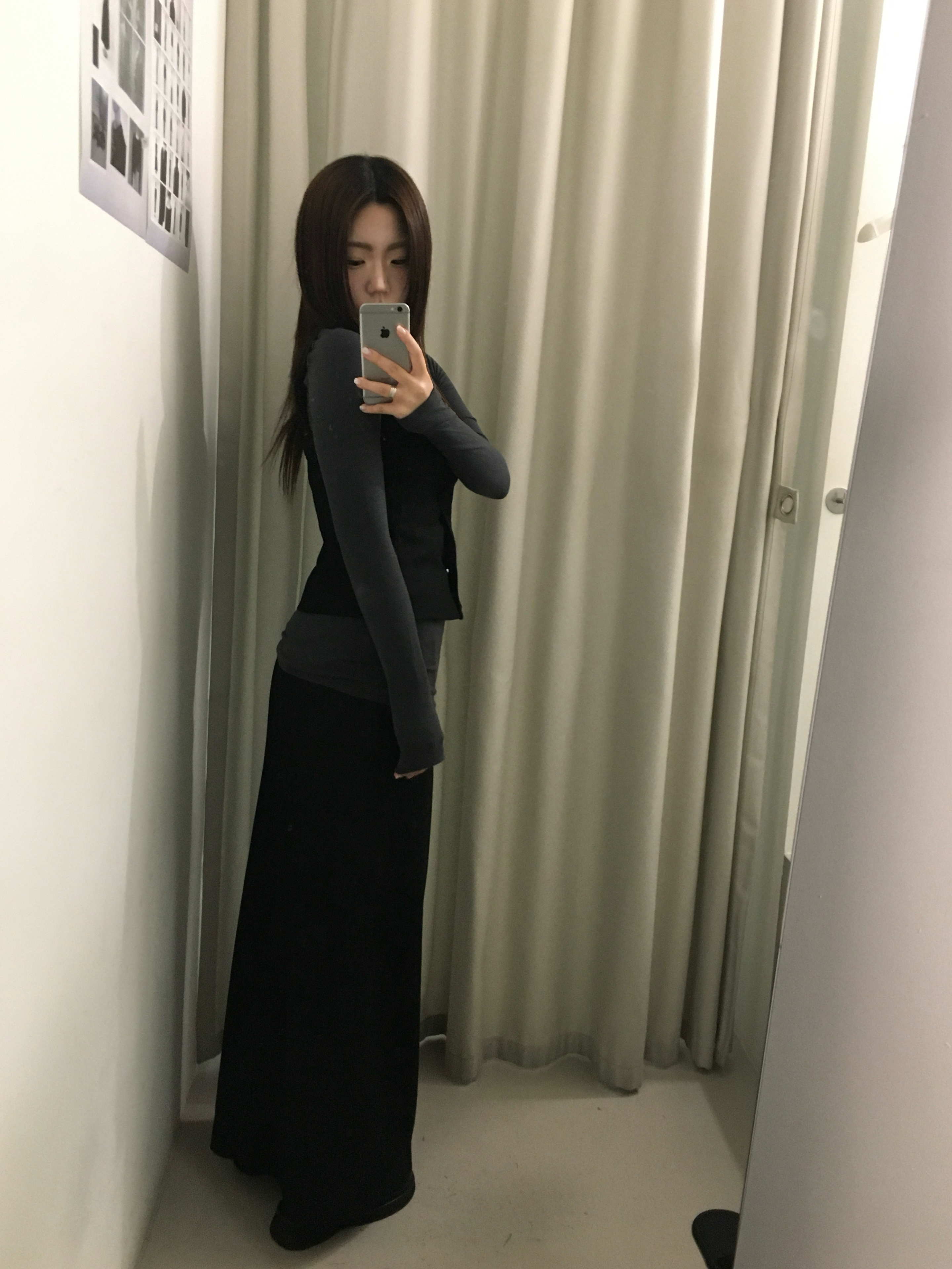 Amomento Women Curved Silhouette Pants Black - 25SS 착용 스타일 - 4