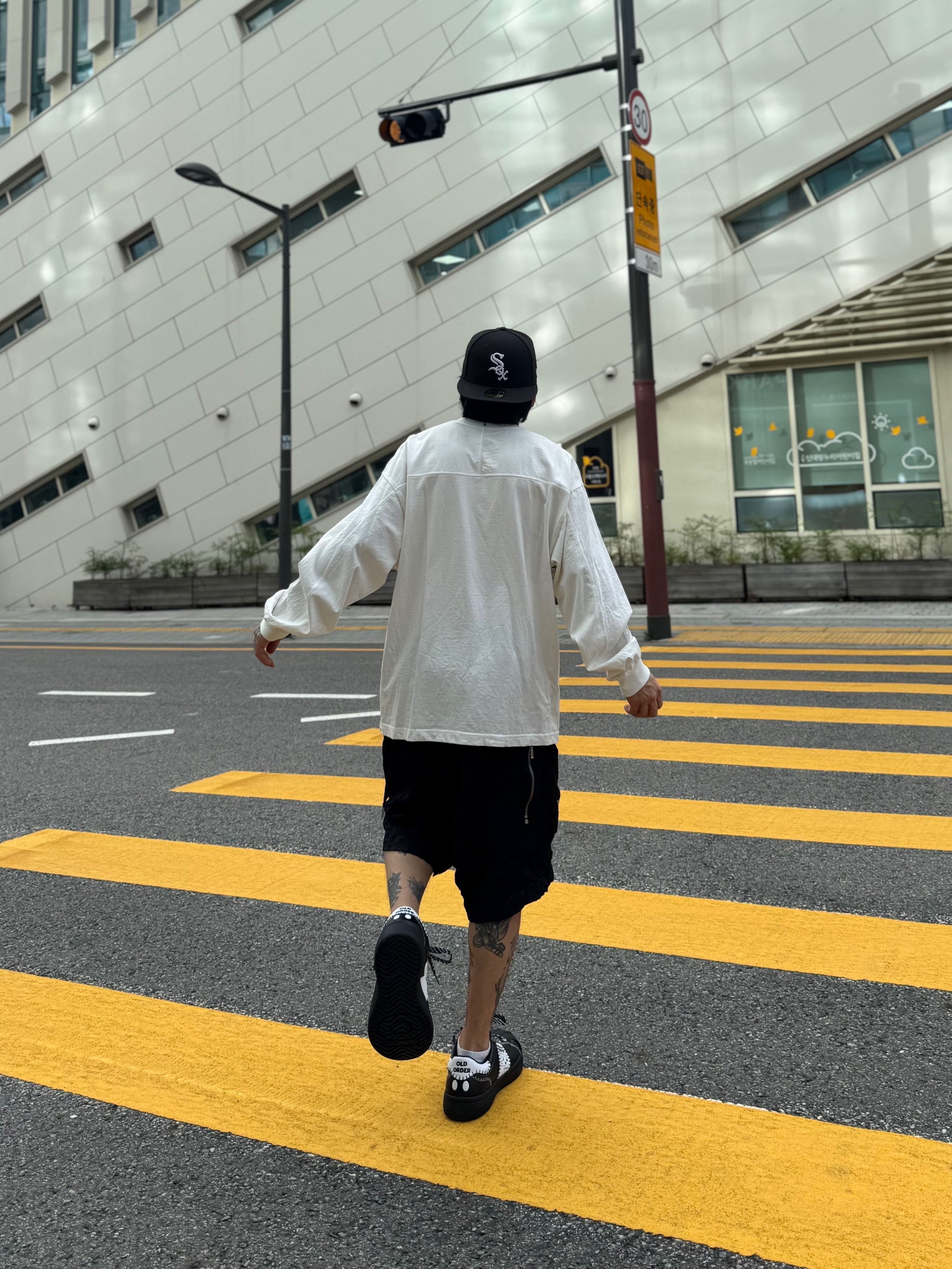 Wapworks Crease Baggy Shorts, New Era 59Fifty MLB Authentic New York Yankees Game Navy 착용 스타일 - 2