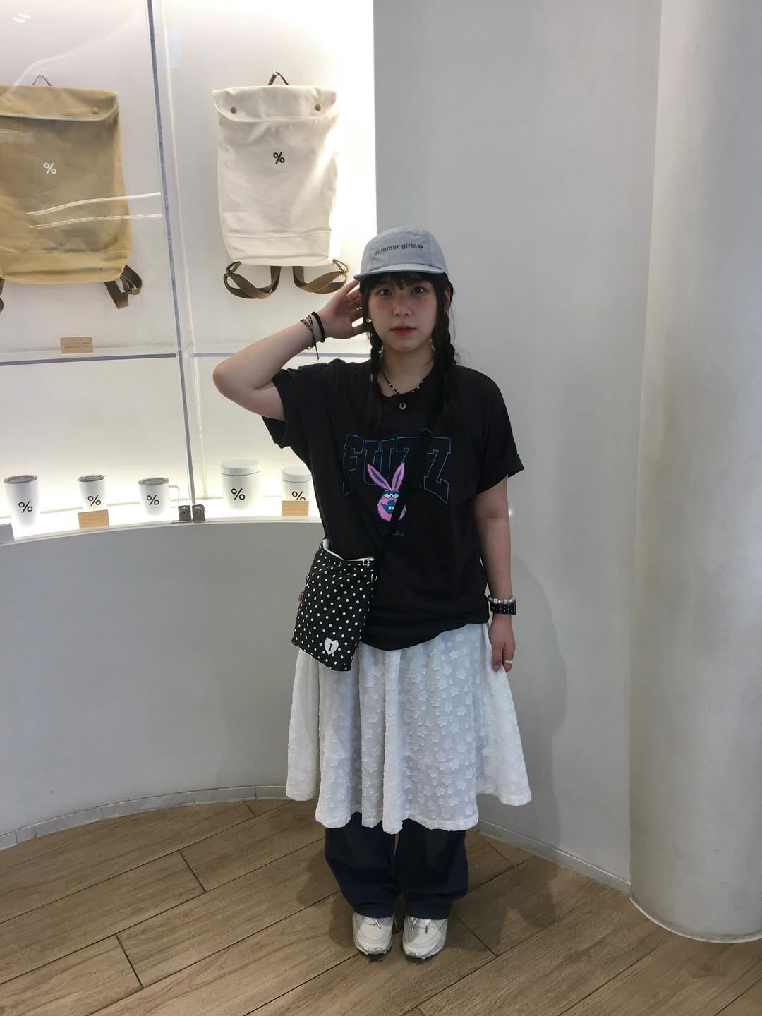 Isummerly Koi Cross Bag Black, Isummerly Koi Cross Bag Sky 착용 스타일