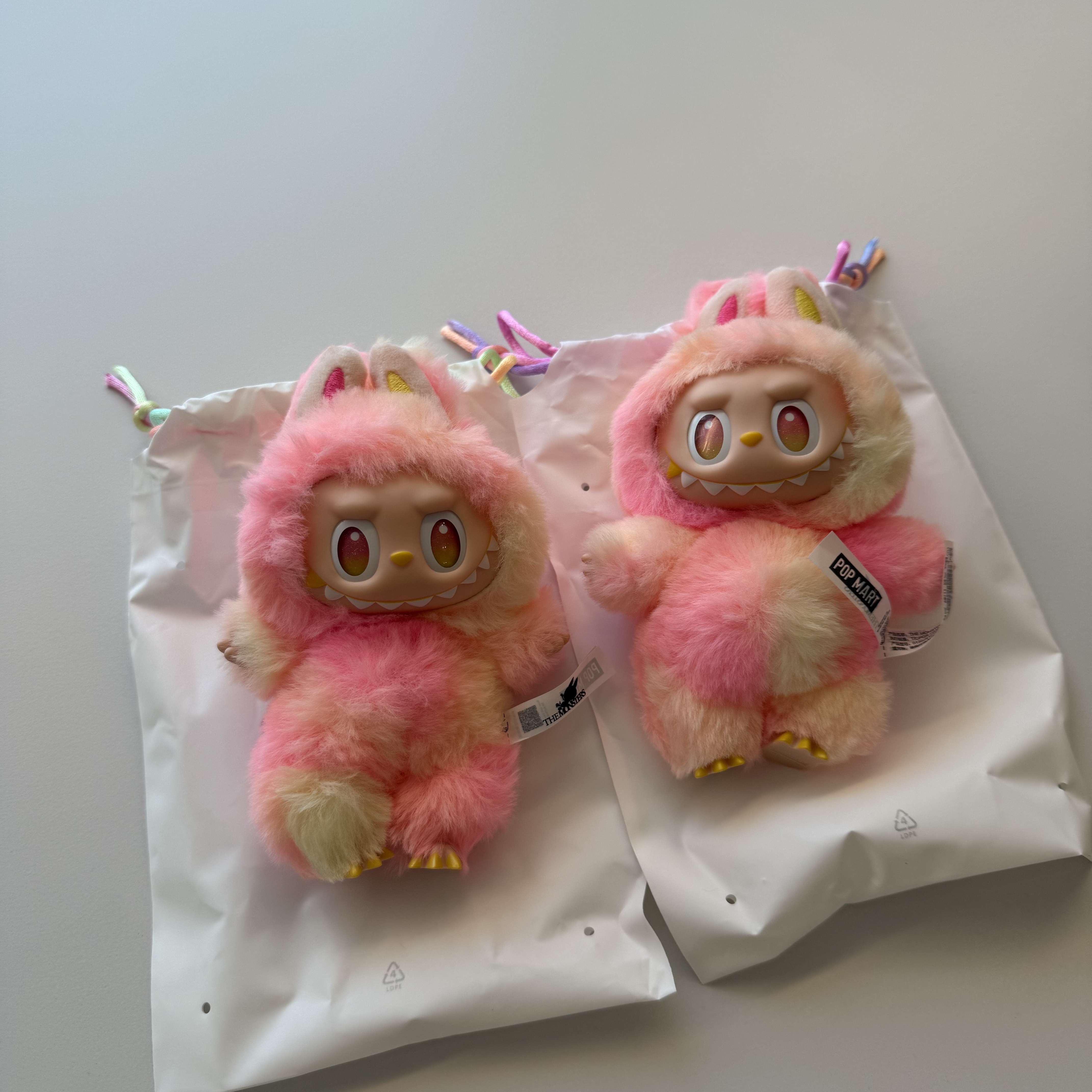 Pop Mart Labubu The Monsters Highlight Series Sealed Case (Bundle of 2/1 Blind Box) 착용 스타일 - 2