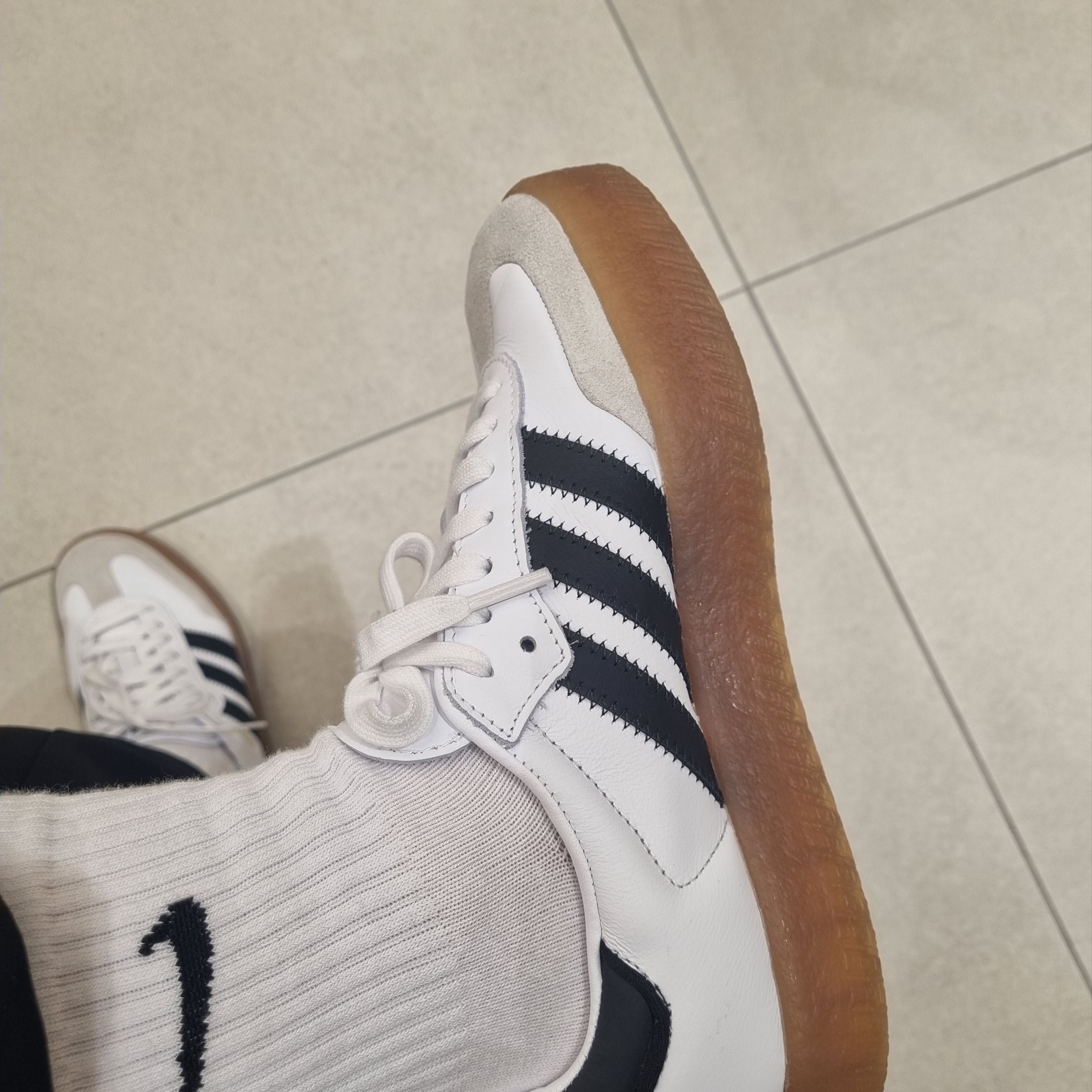 (W) Adidas Sambae Cloud White Core Black 착용 스타일