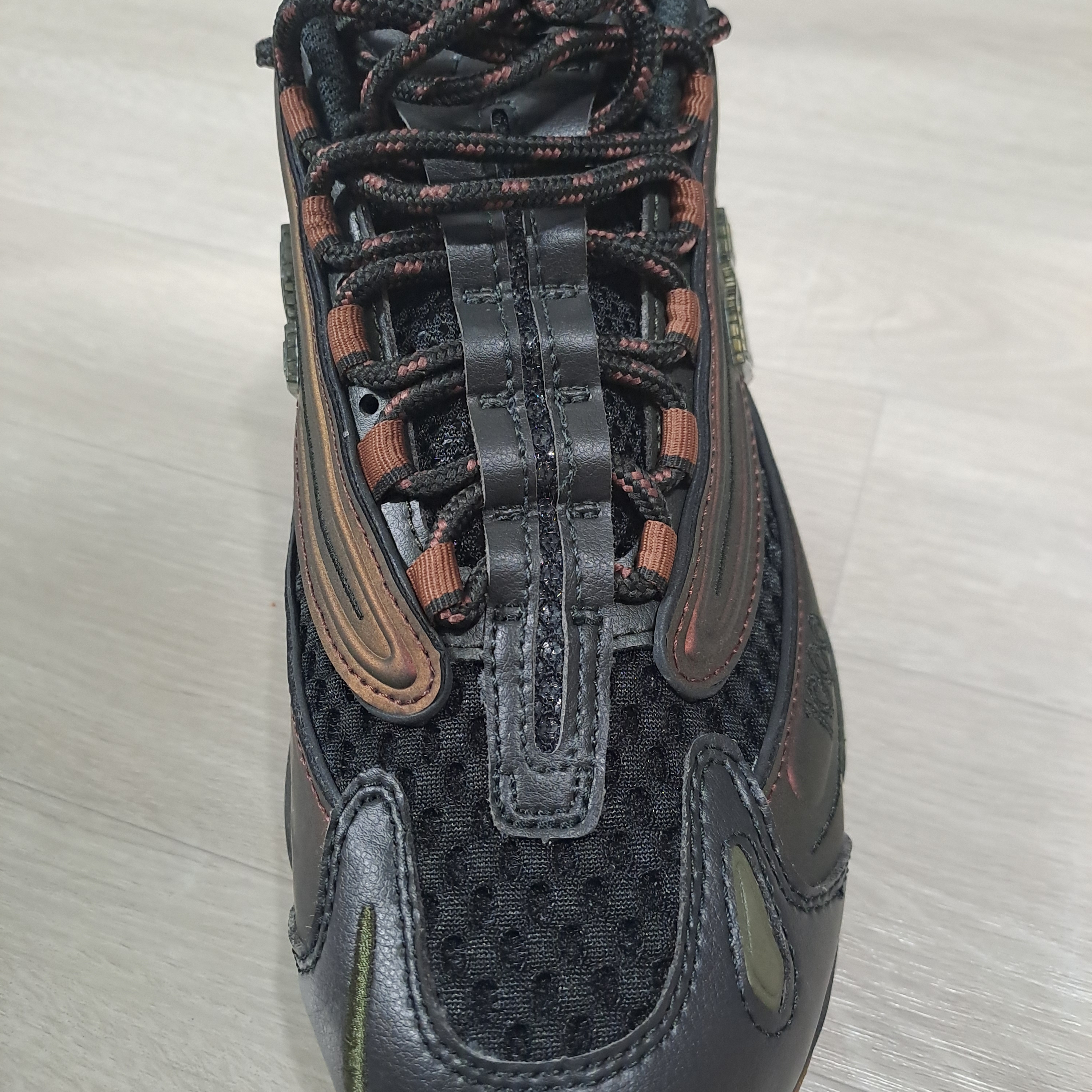 New Balance x Joe Freshgoods 1000 Pirate Black Nutmeg 착용 스타일 - 1