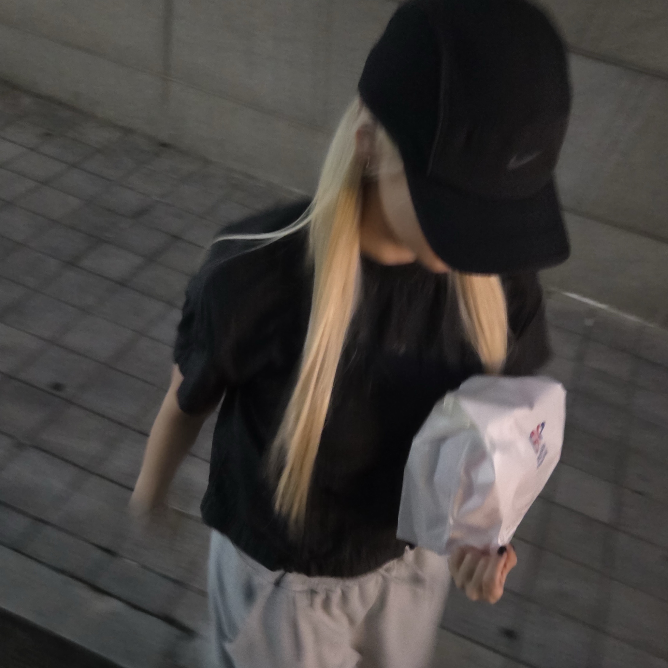 Nike Dri-Fit AeroBill Featherlight Perforated Running Cap Black 착용 스타일 - 2