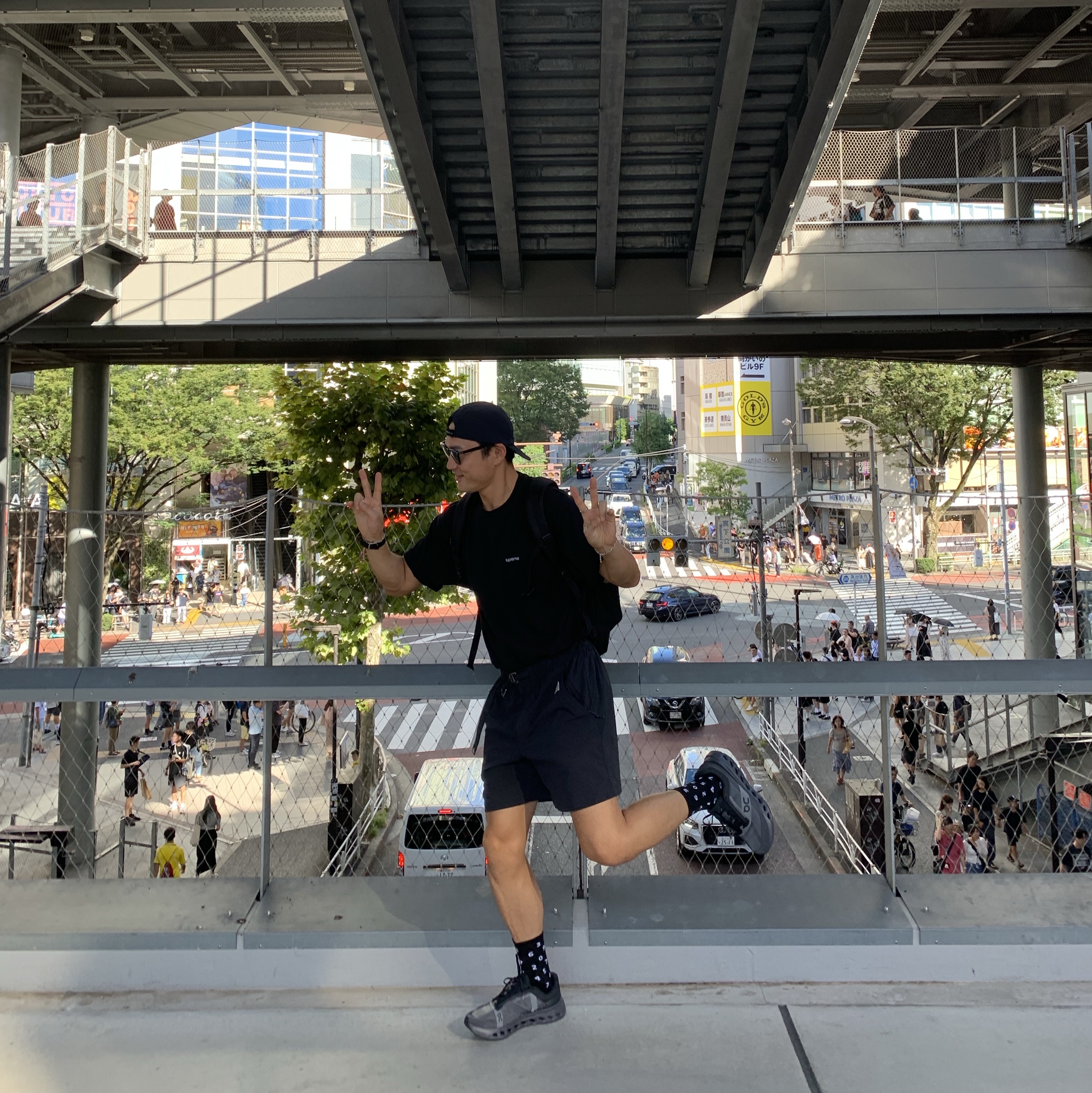 On Running Cloudsurfer Next Wide Black Eclipse 착용 스타일 - 2